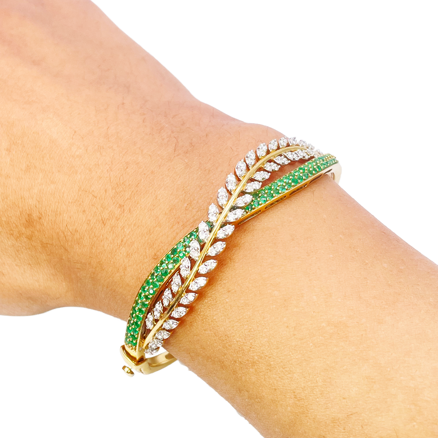 18ct Yellow Gold Diamond & Emerald Leaf Bangle Bracelet 2.17ct Diameter 2.2 Inch