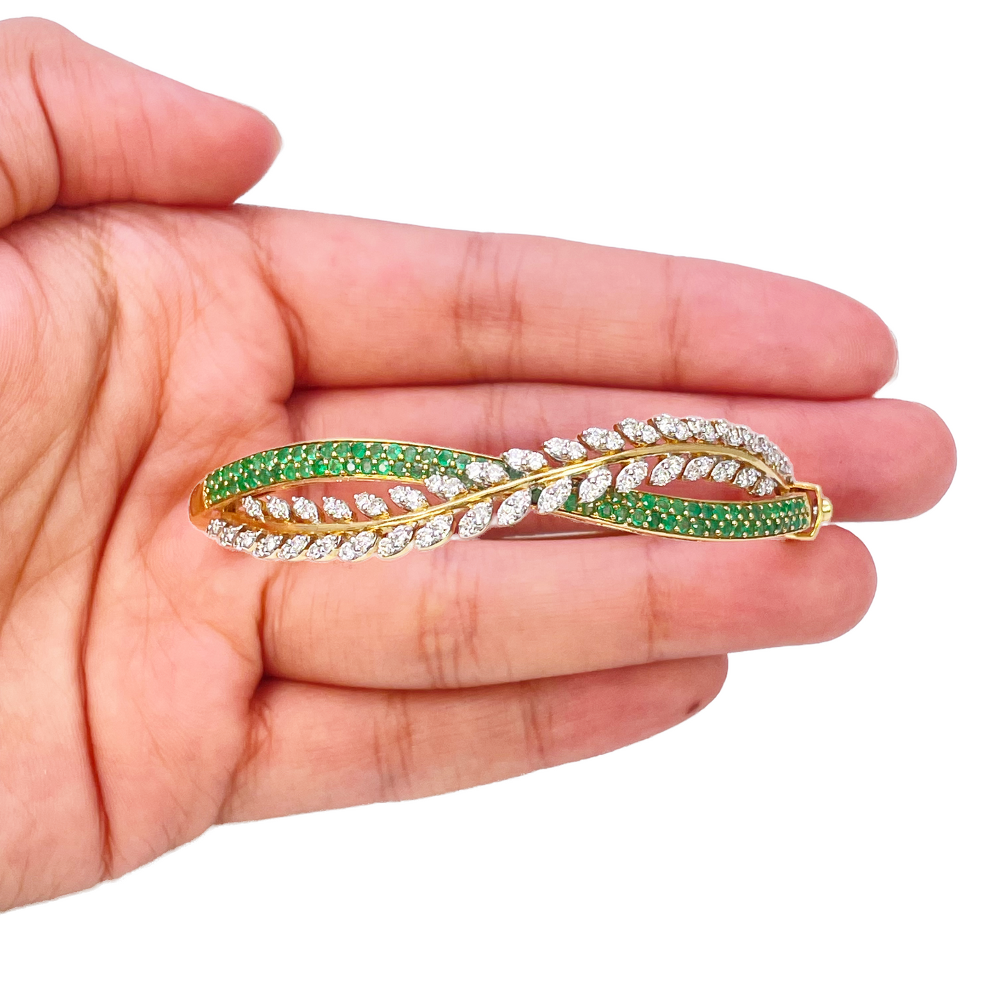 18ct Yellow Gold Diamond & Emerald Leaf Bangle Bracelet 2.17ct Diameter 2.2 Inch
