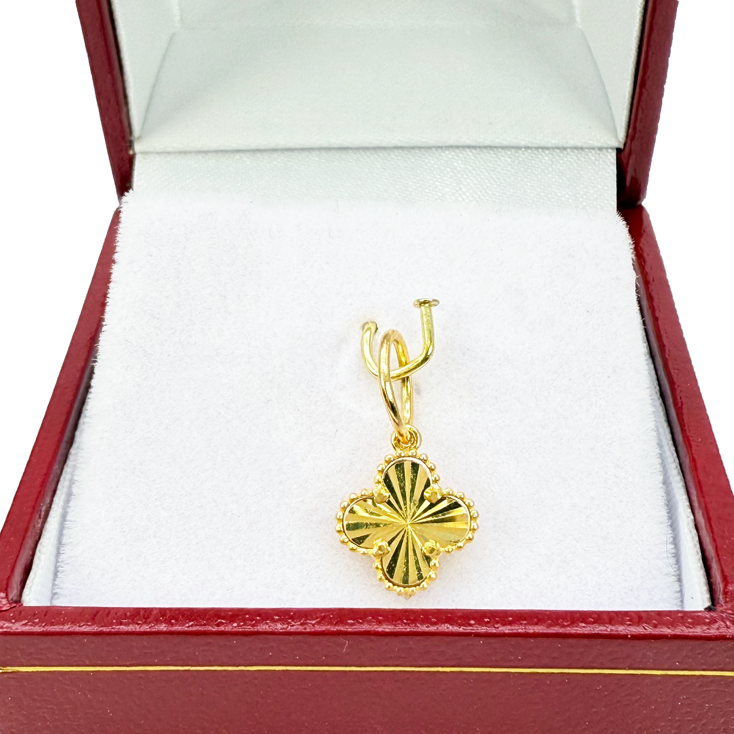 22ct Yellow Gold Small Diamond Cut Clover Pendant 9mm Width
