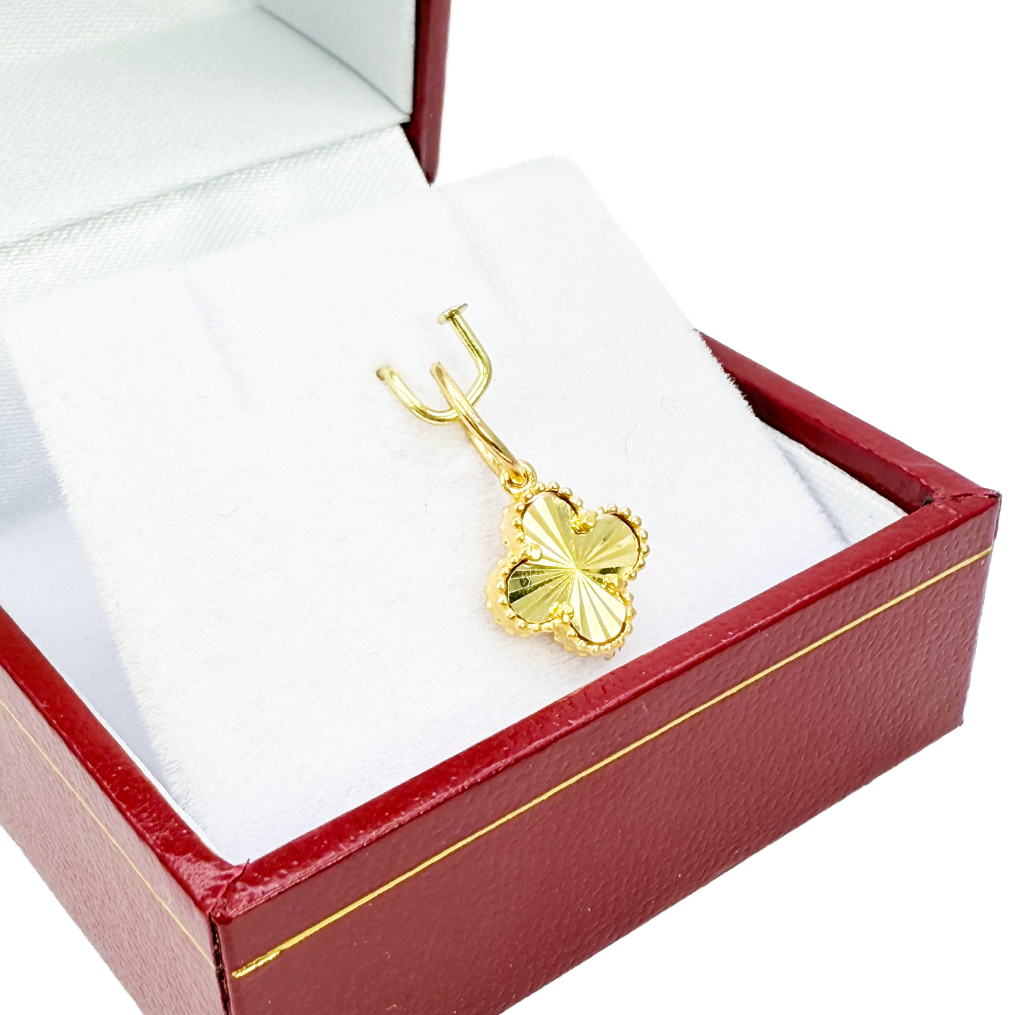 22ct Yellow Gold Small Diamond Cut Clover Pendant 9mm Width