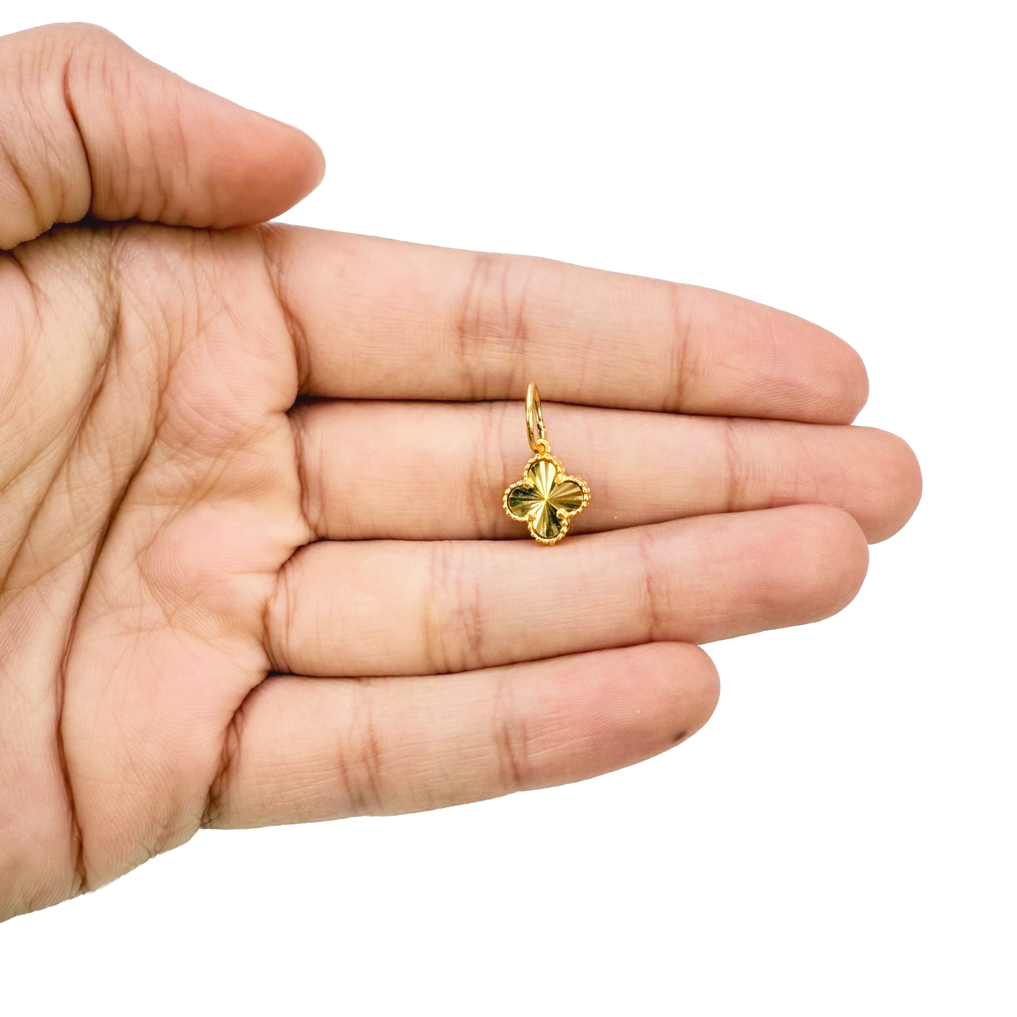 22ct Yellow Gold Small Diamond Cut Clover Pendant 9mm Width