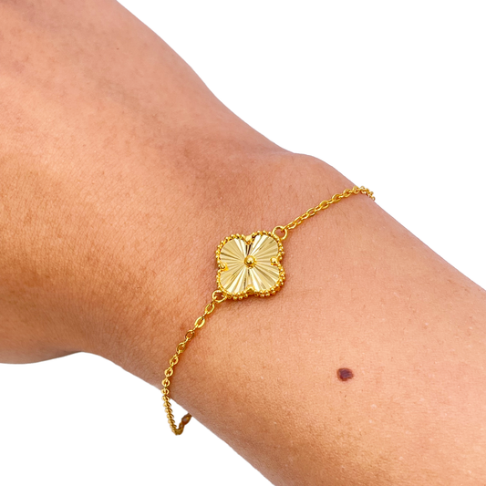 22ct Yellow Gold Gold Diamond Cut Clover Bracelet 6.8"inches