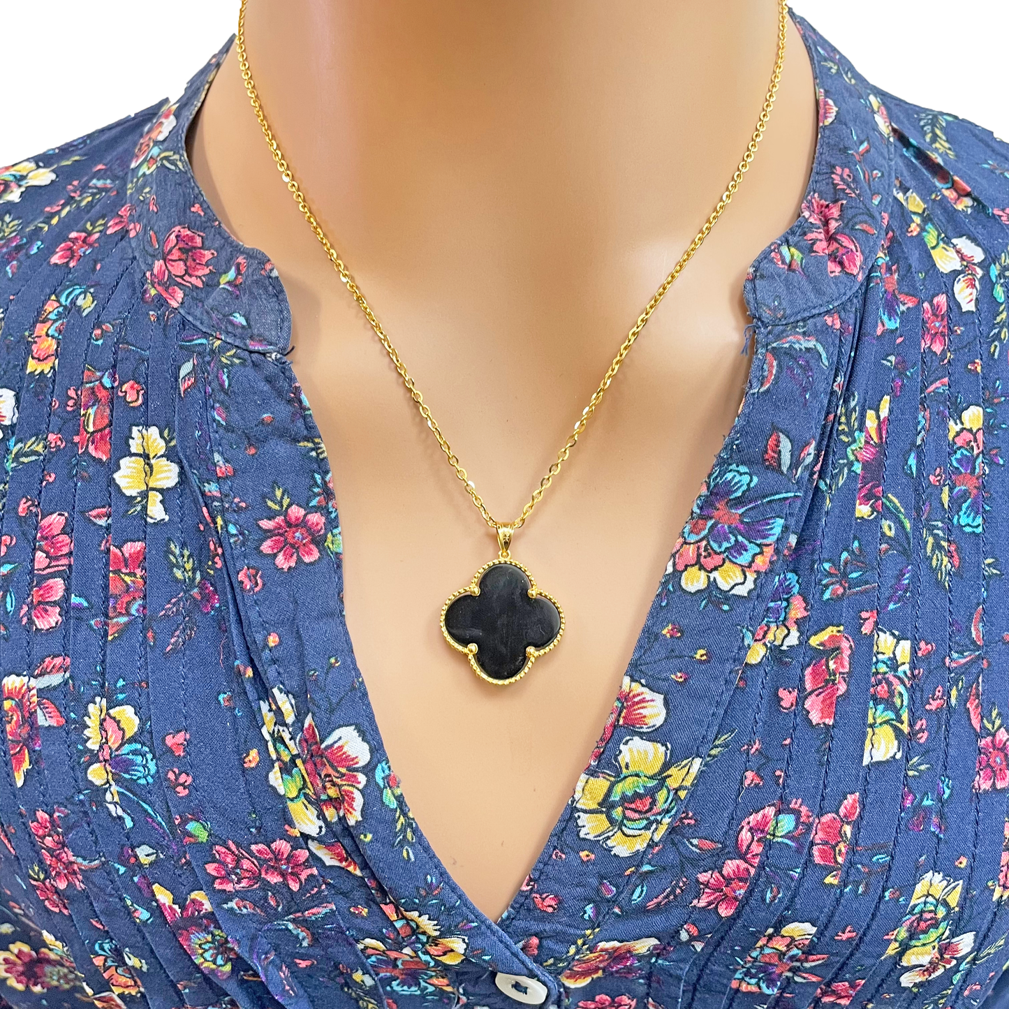 22ct Yellow Gold Black Onyx Or Mother Of Pearl Clover Pendant & Chain Necklace 18''inches