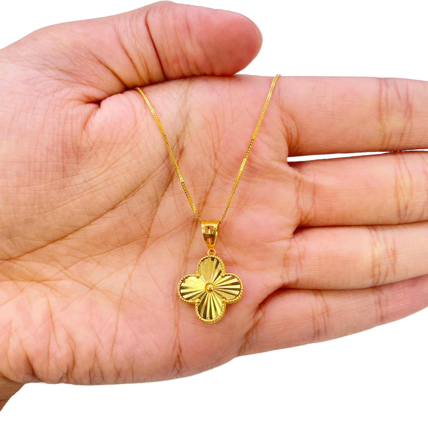 22ct Yellow Gold Diamond Cut Clover Pendant & Chain 