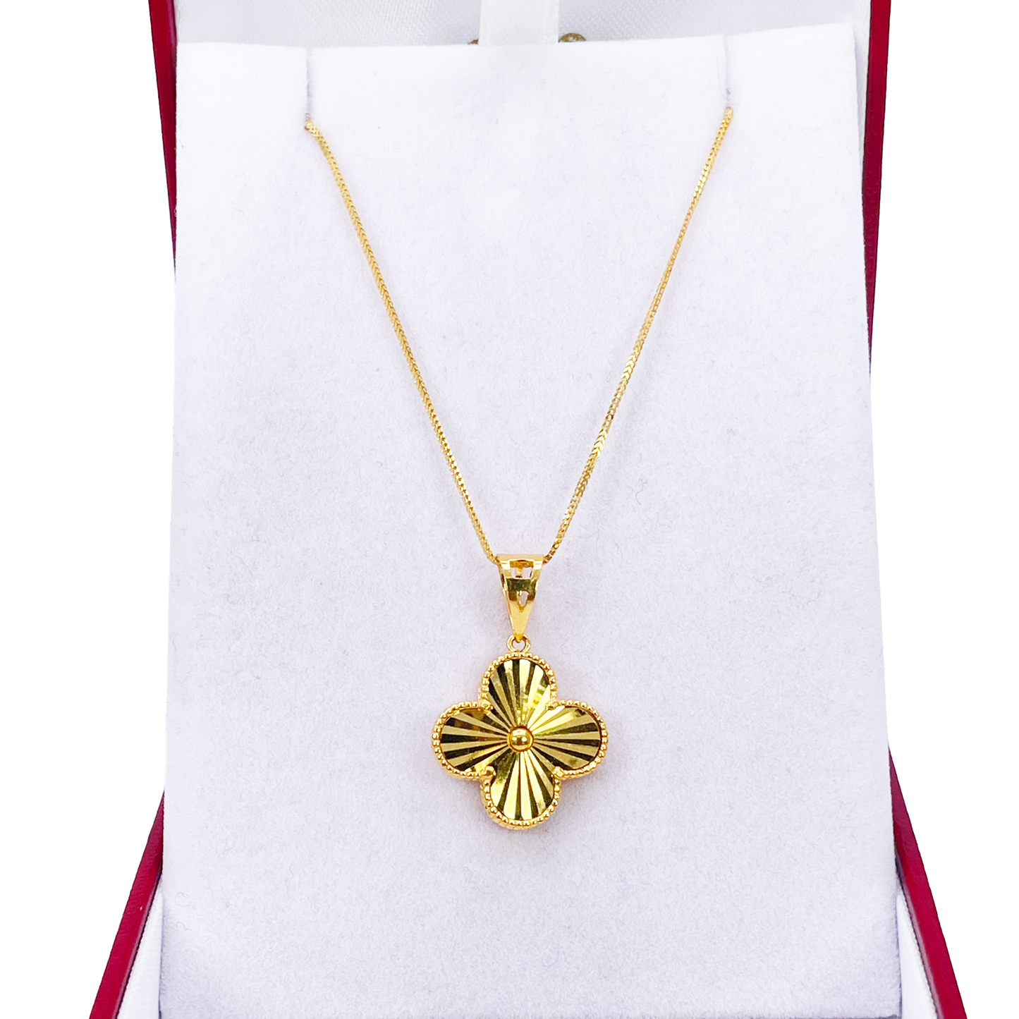 22ct Yellow Gold Diamond Cut Clover Pendant & Chain 