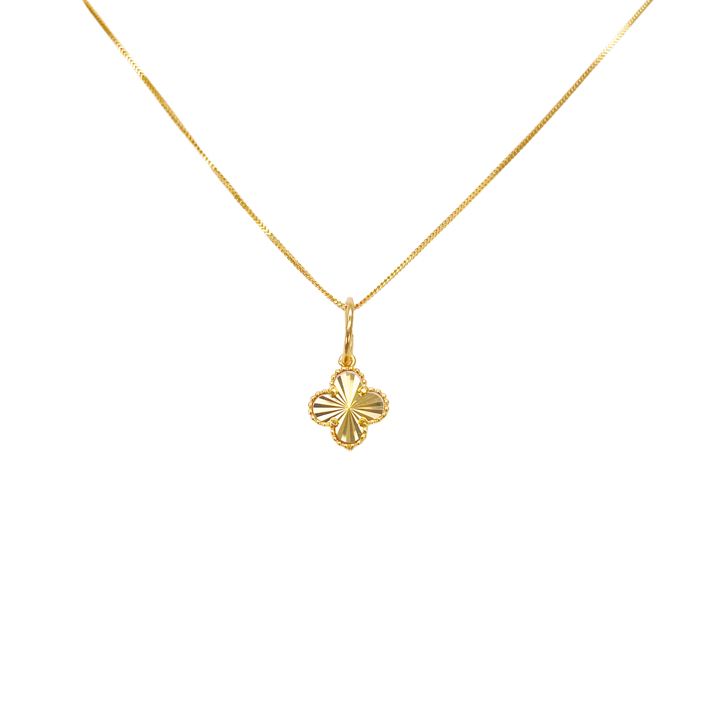 22ct Yellow Gold Small Diamond Cut Clover Pendant 9mm Width