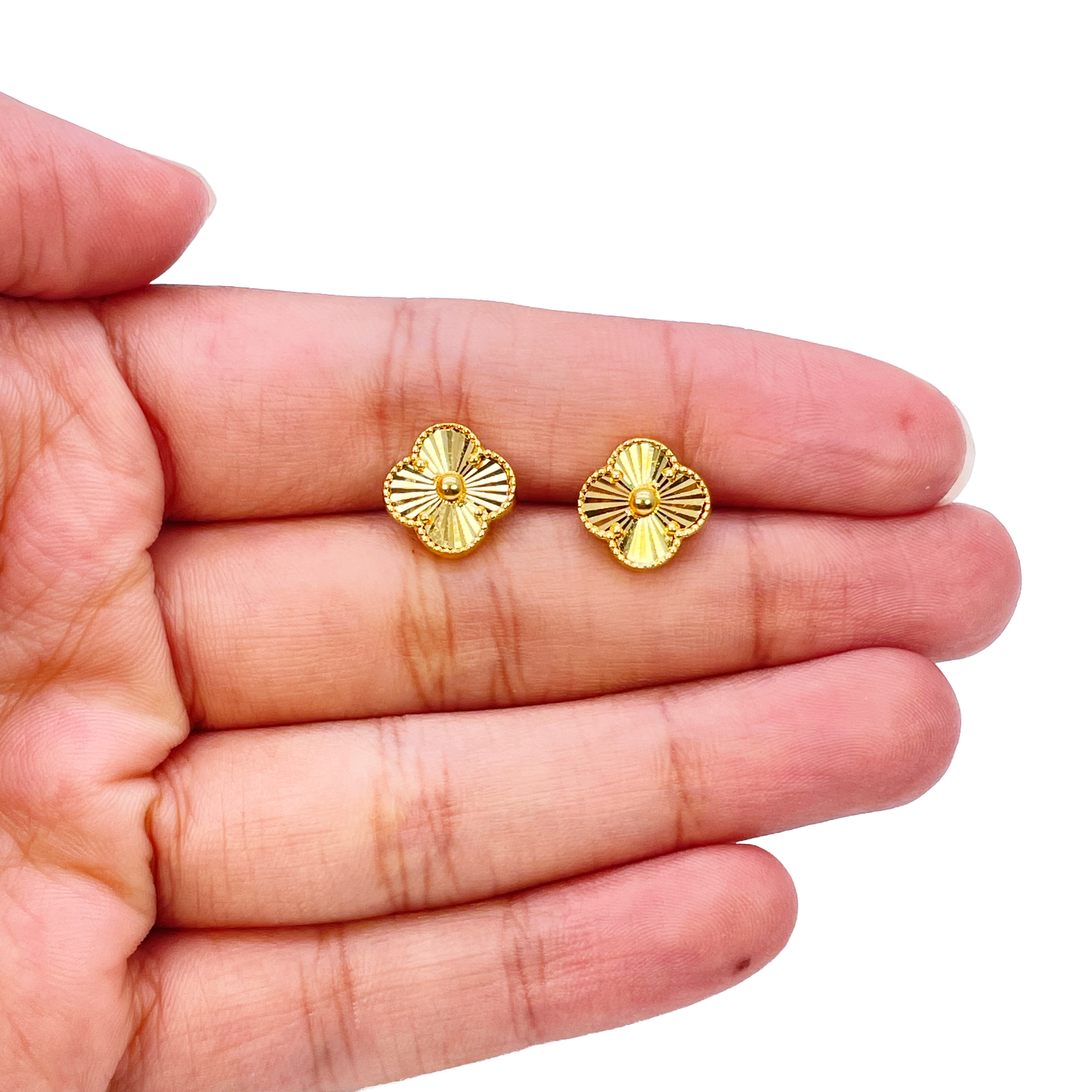 22ct Yellow Gold Diamond Cut Clover Stud Earrings 10.5mm Width 