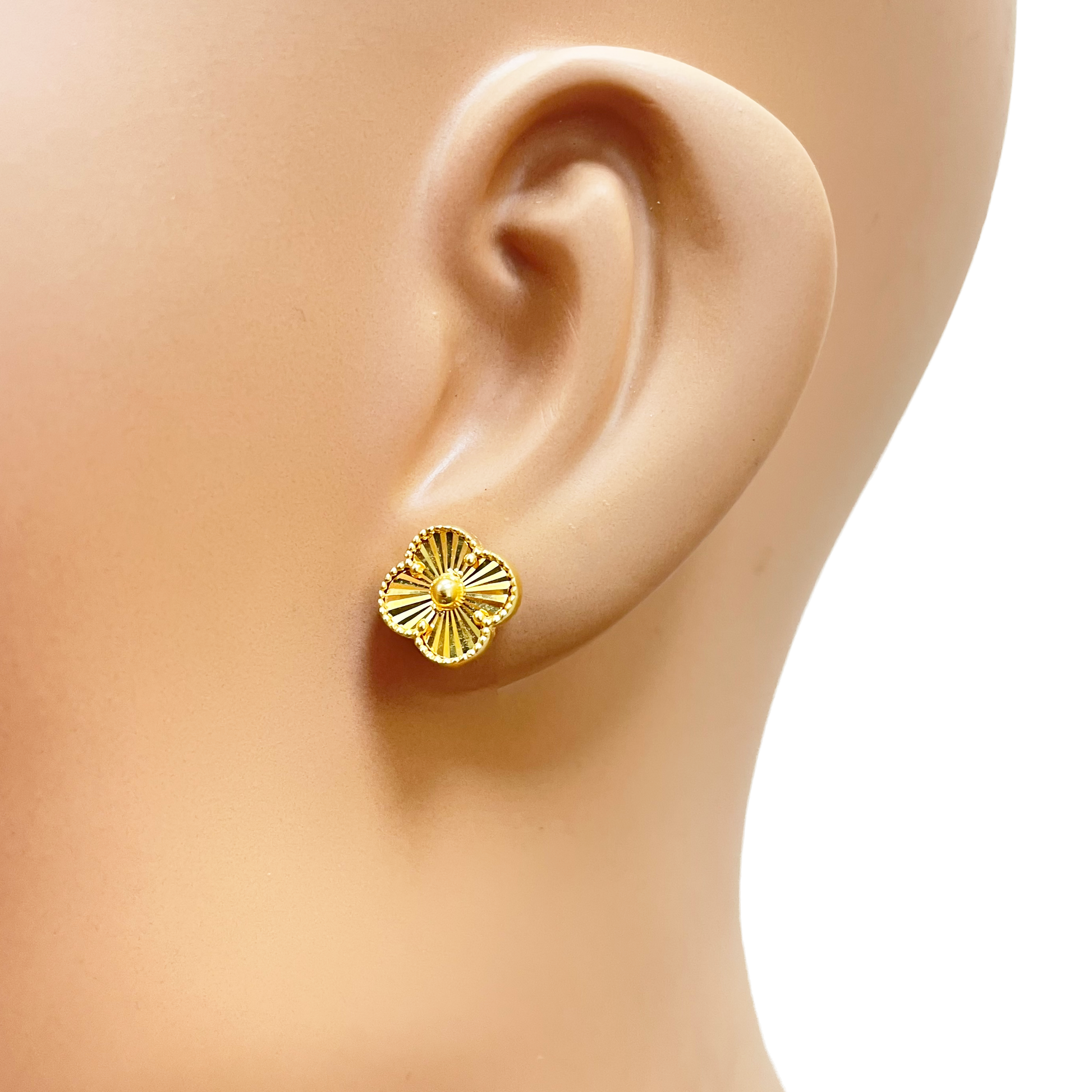 22ct Yellow Gold Diamond Cut Clover Stud Earrings 10.5mm Width 