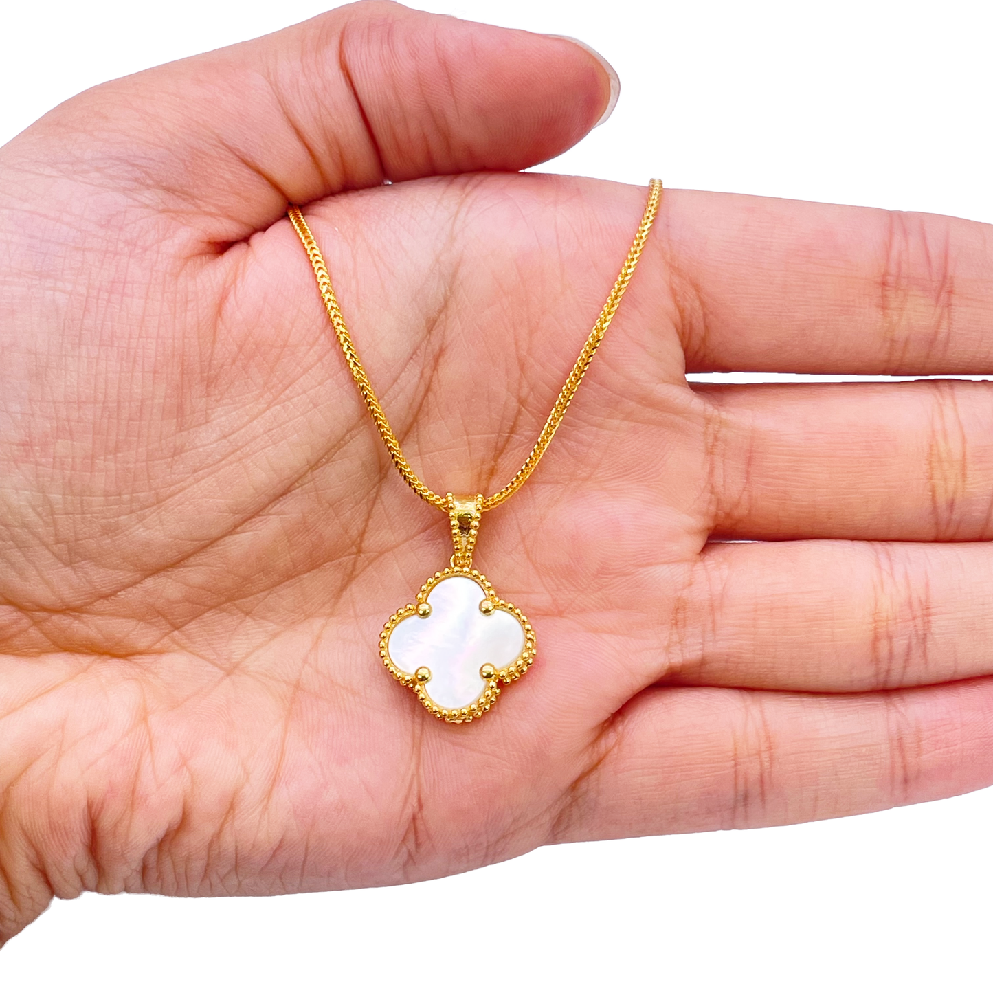 22ct Yellow Gold Mother Of Pearl Clover Pendant 16mm Width