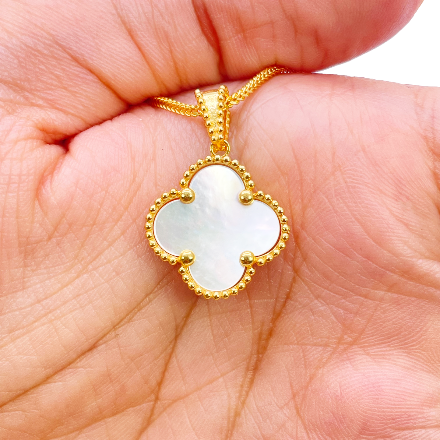 22ct Yellow Gold Mother Of Pearl Clover Pendant 16mm Width