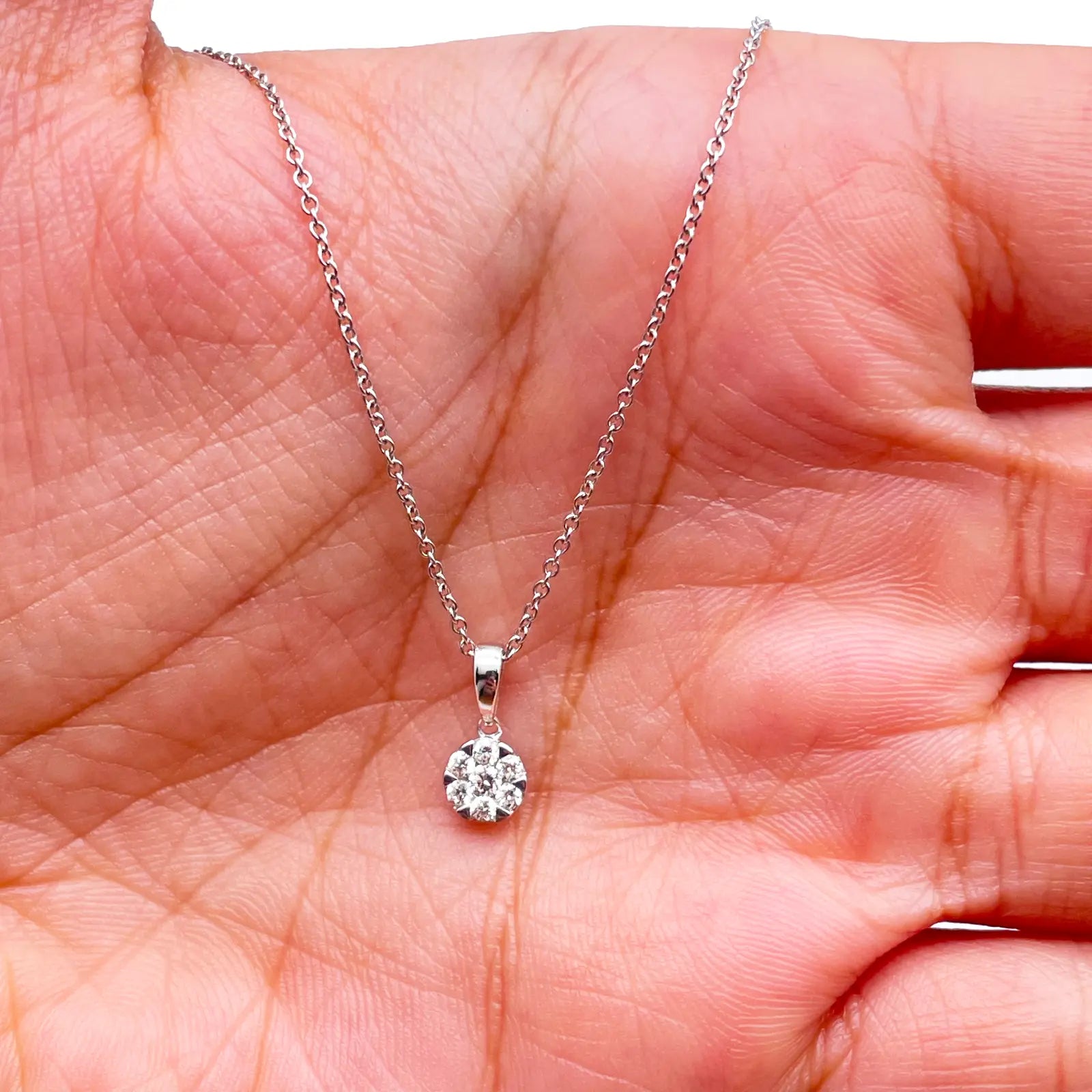 14ct White Gold Diamonds Round Pendant Necklace 0.14ct 