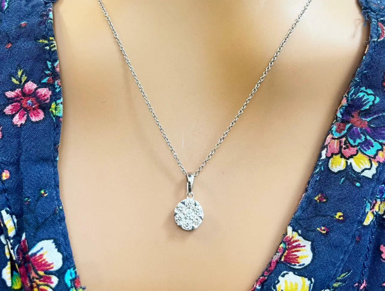14ct White Gold Diamonds Round Pendant Necklace 0.40ct 