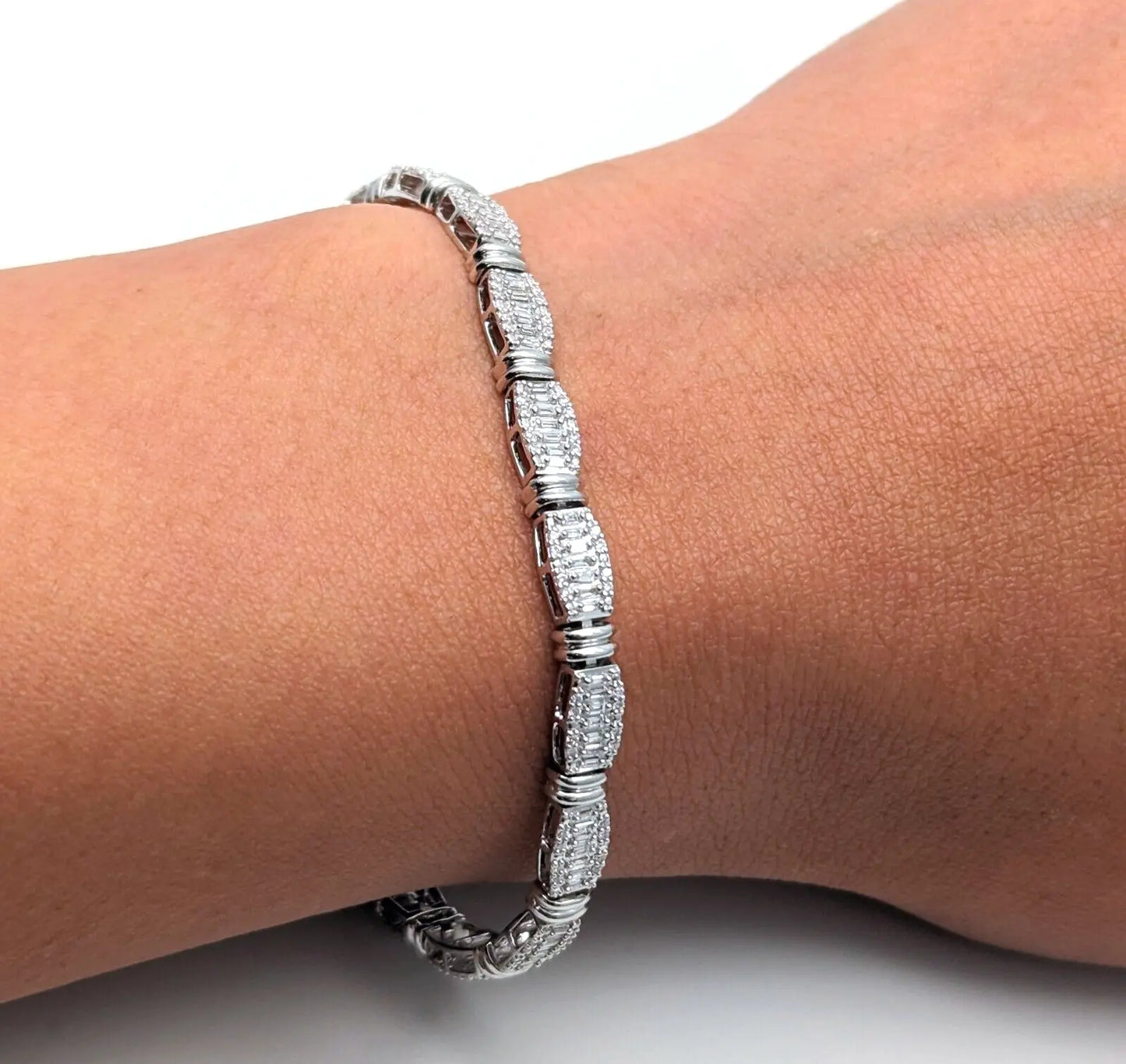 18Carat White Gold Diamond Tennis Bracelet 4claw 1.50cts 7.0  Diamond Bracelets