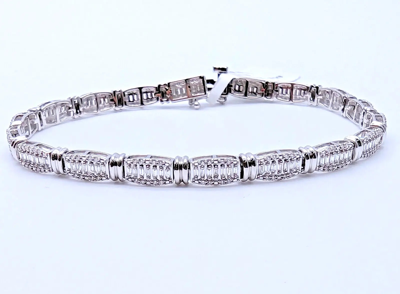18Carat White Gold Diamond Tennis Bracelet 4claw 1.50cts 7.0  Diamond Bracelets