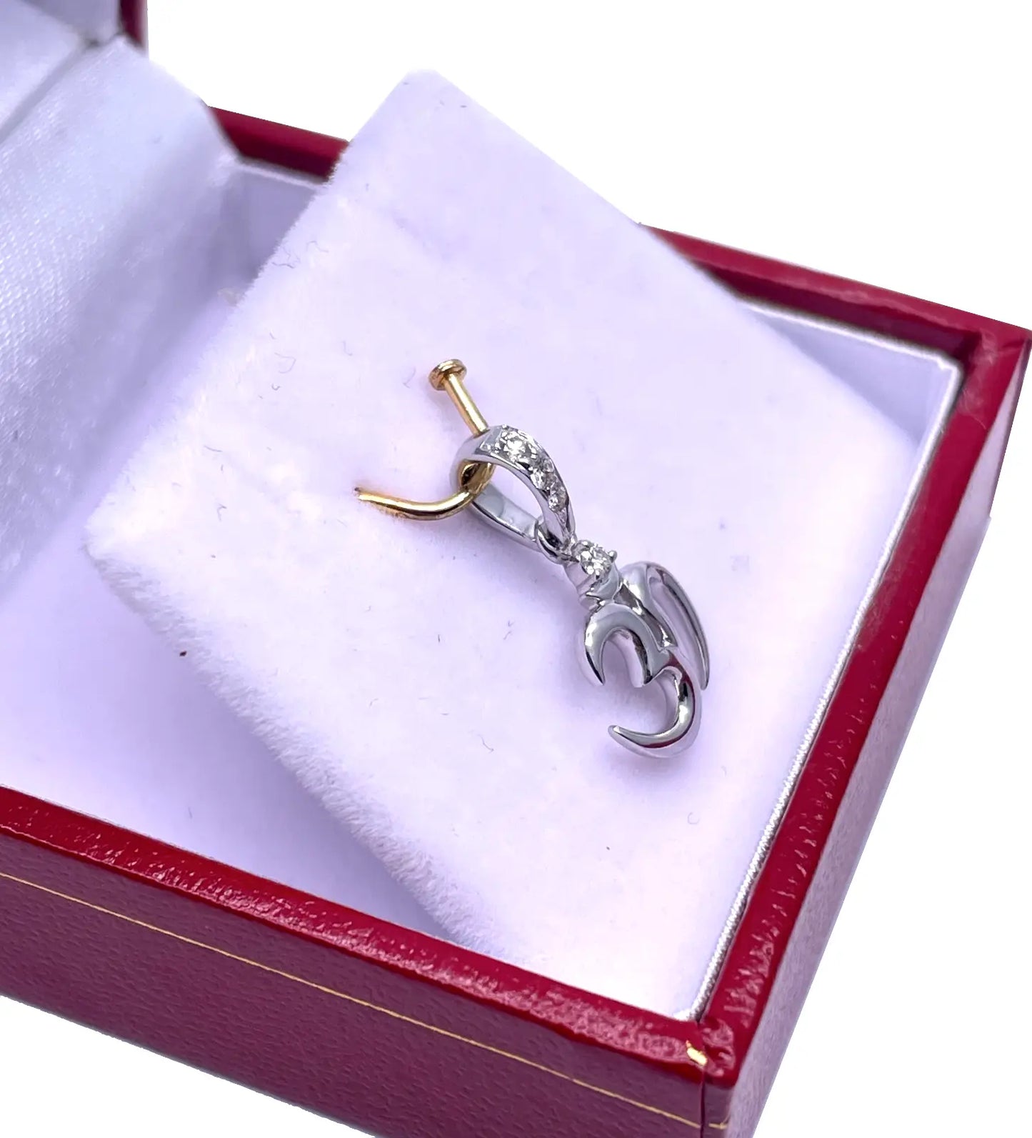 18ct White Gold Diamond Om Pendant 0.06ct, 1gm 