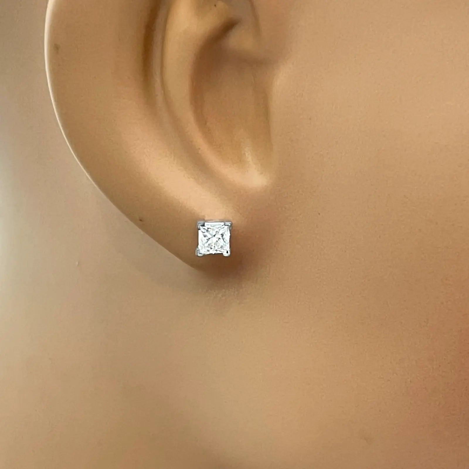 18ct White Gold Princess Cut Diamond 4-Claw Solitaire Studs 1.00ct GIA Certified 