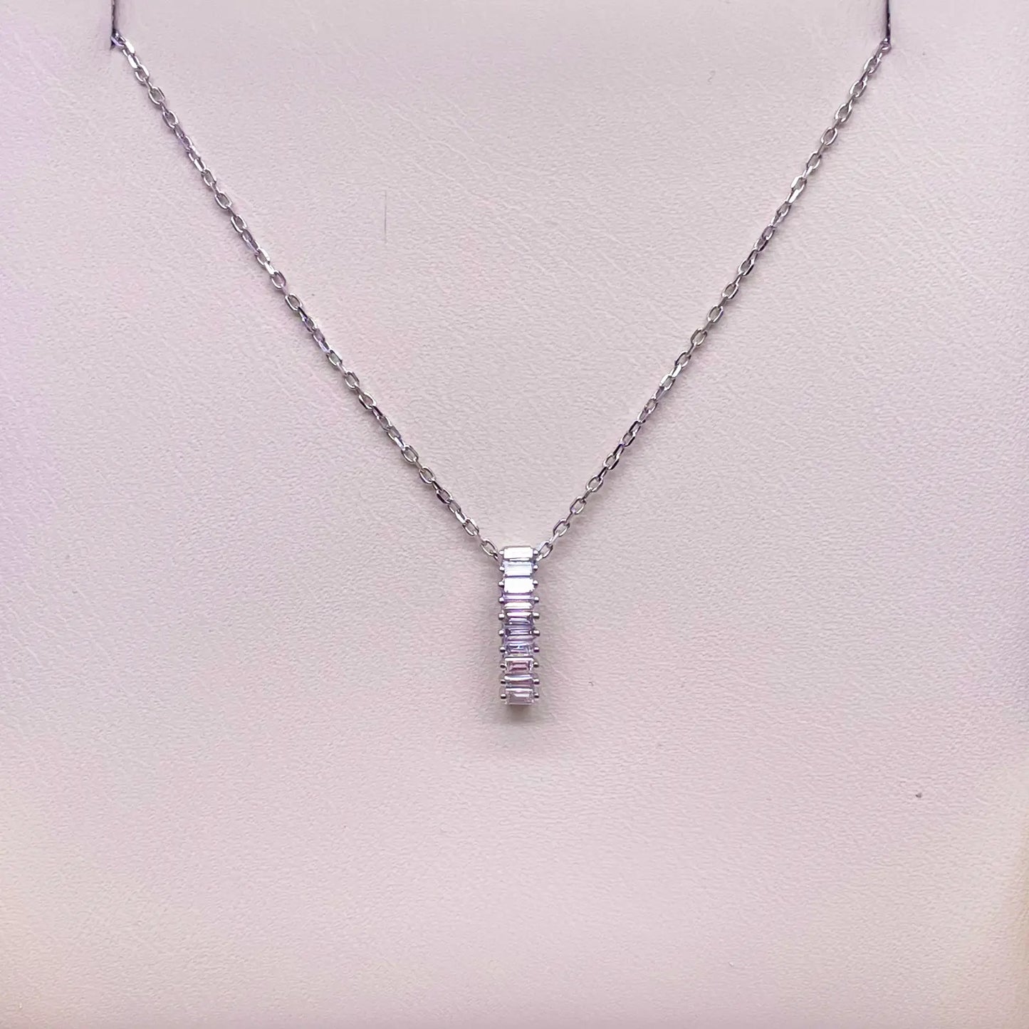 18ct White Gold & Natural Baguette Diamonds Rectangular Pendant Necklace 0.15ct 