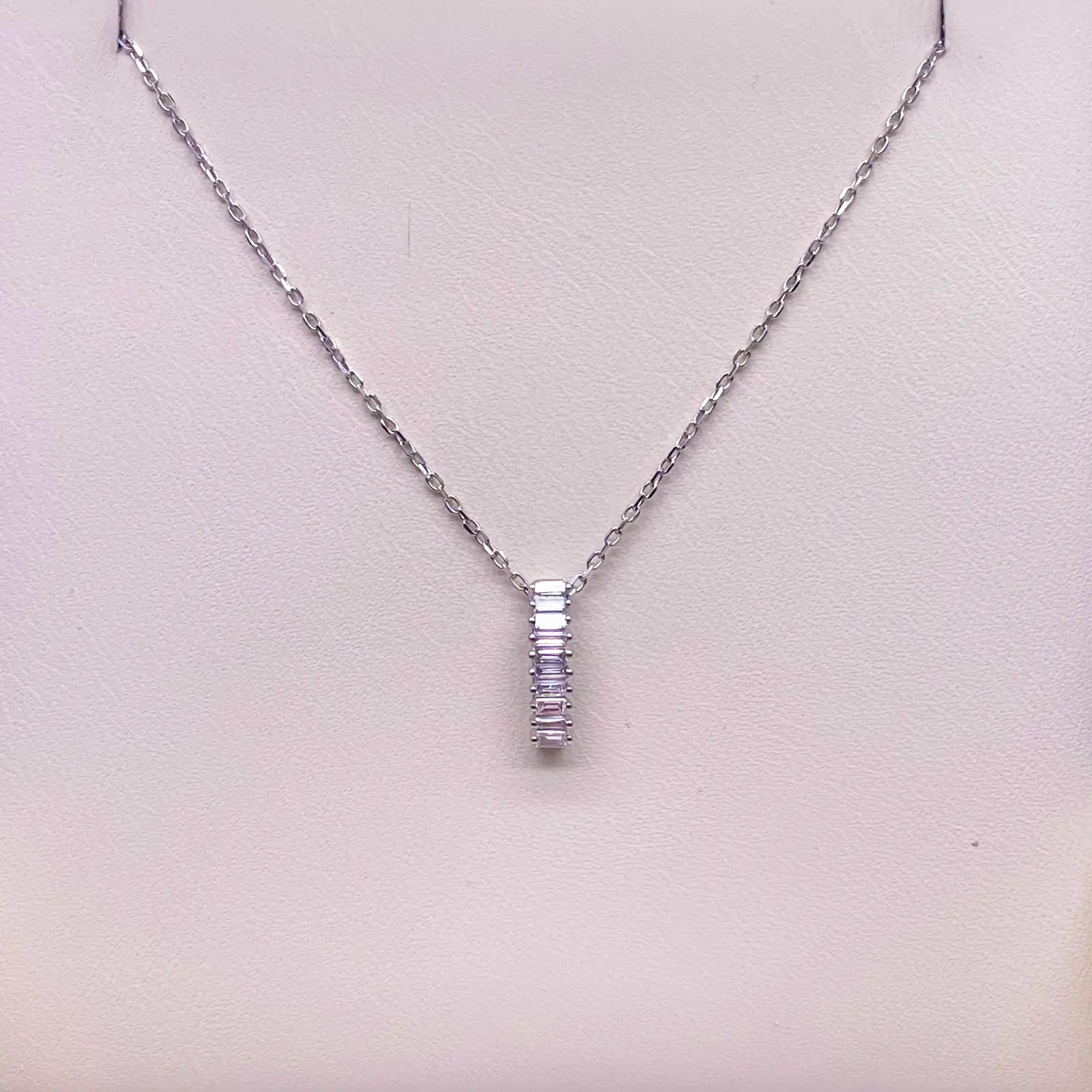 18ct White Gold & Natural Baguette Diamonds Rectangular Pendant Necklace 0.15ct 