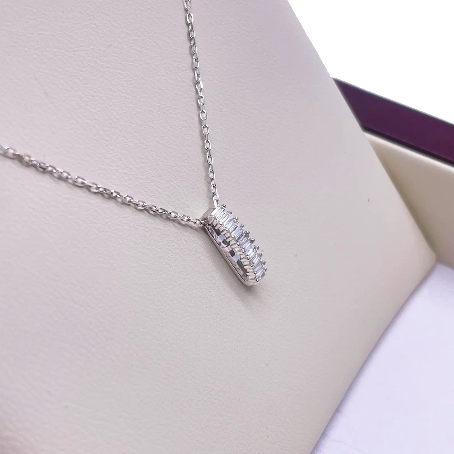18ct White Gold & Natural Baguette Diamonds Rectangular Pendant Necklace 0.15ct 