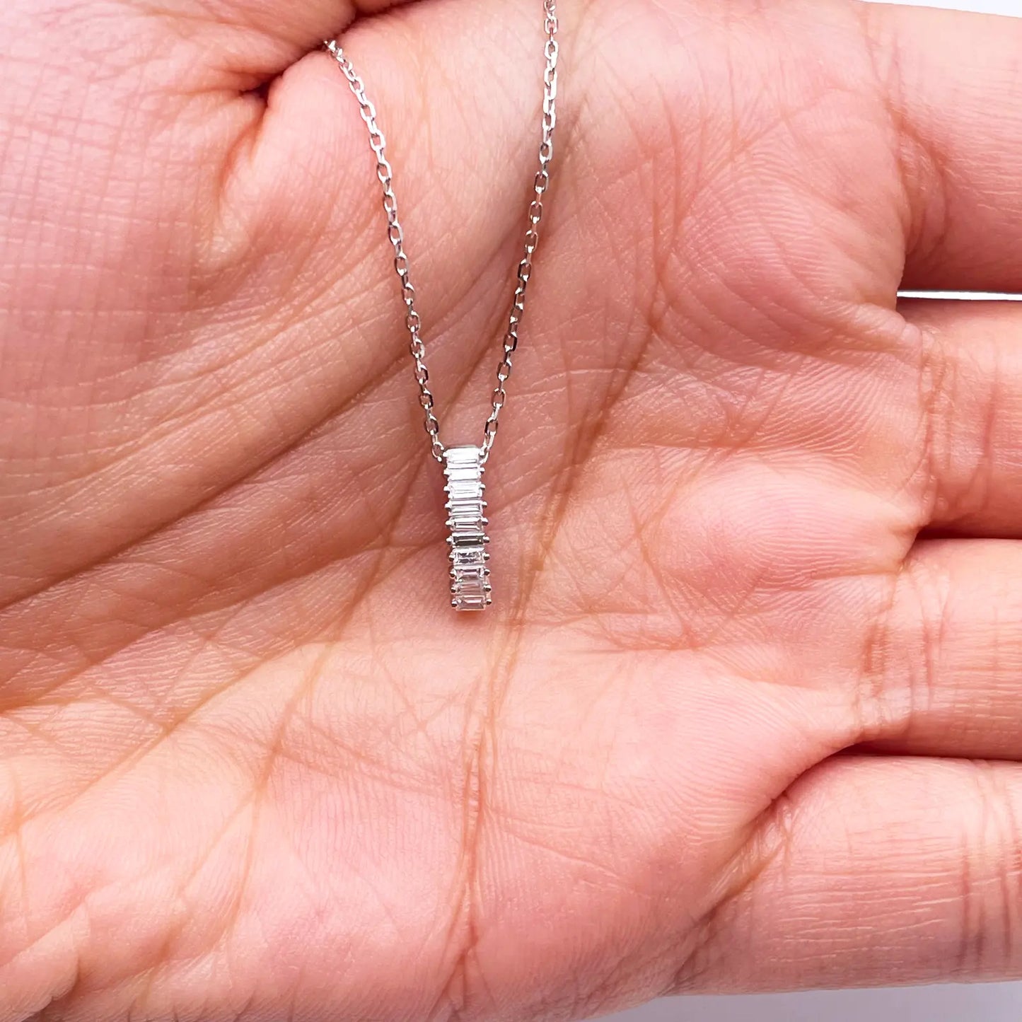 18ct White Gold & Natural Baguette Diamonds Rectangular Pendant Necklace 0.15ct 