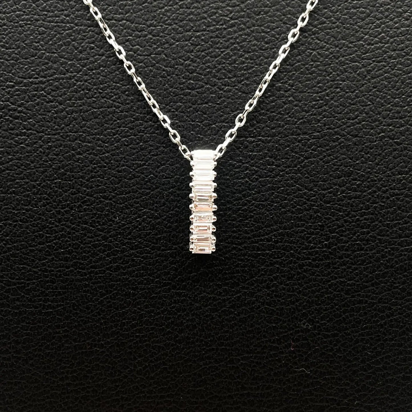 18ct White Gold & Natural Baguette Diamonds Rectangular Pendant Necklace 0.15ct 