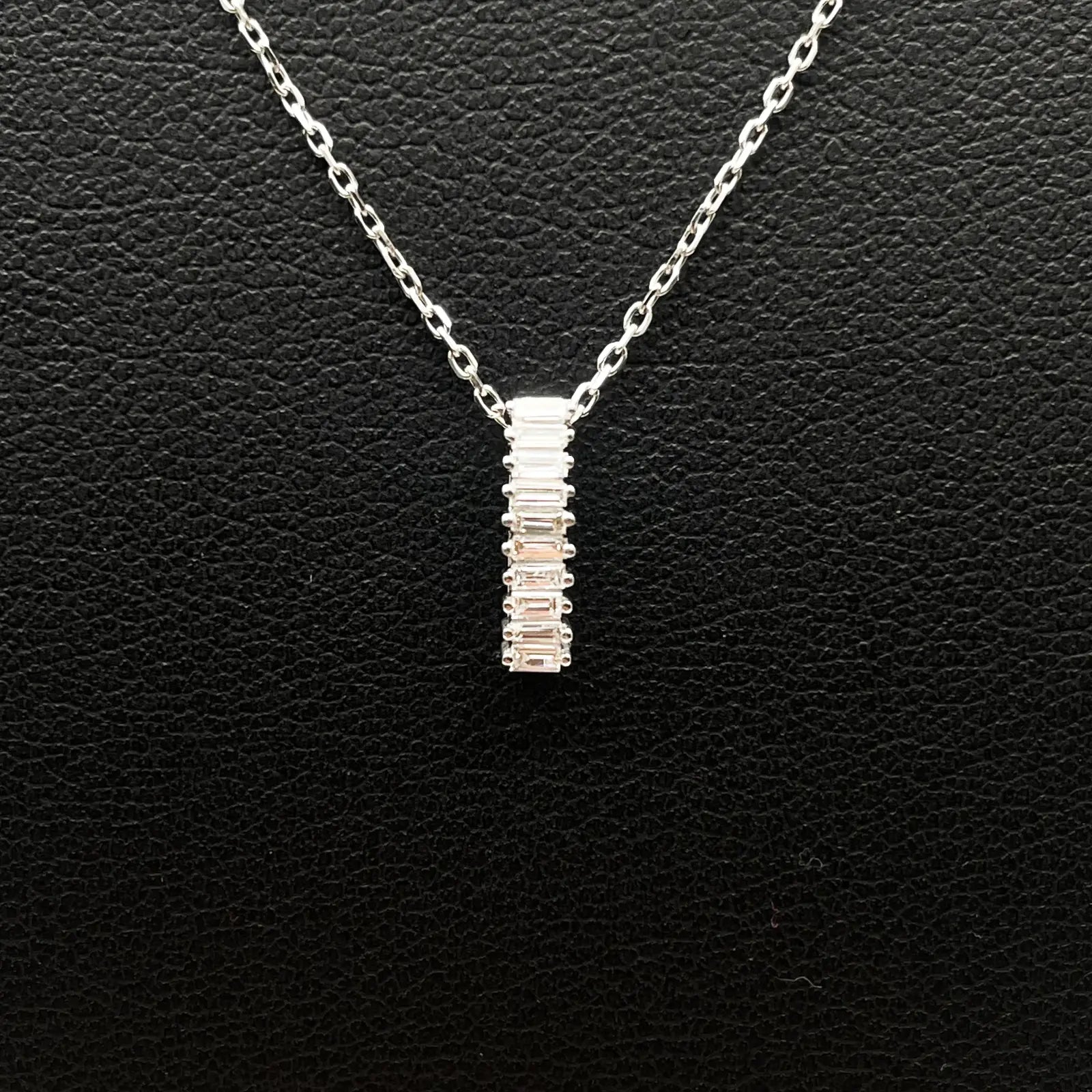 18ct White Gold & Natural Baguette Diamonds Rectangular Pendant Necklace 0.15ct 