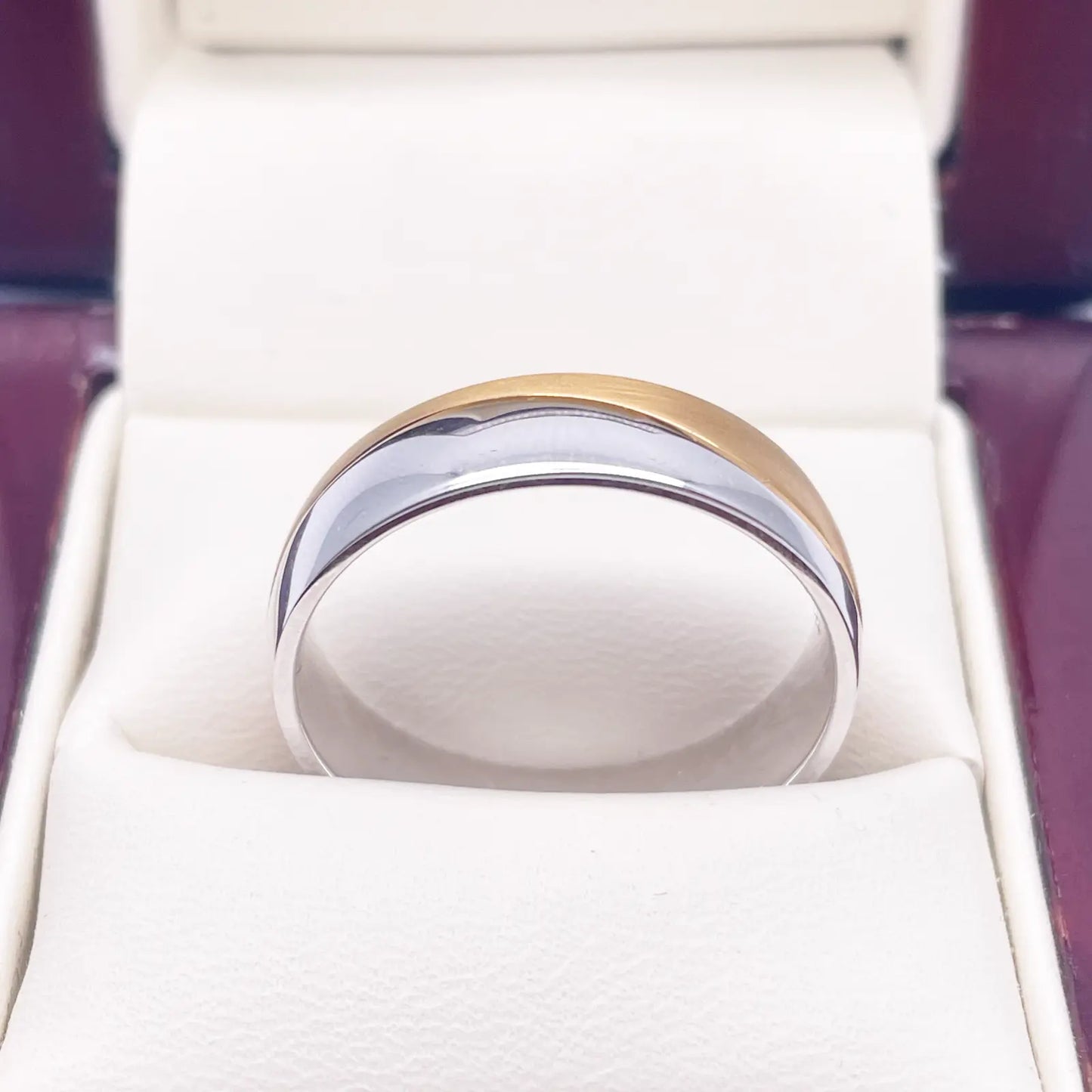 18ct White/Yellow Gold Two-Tone Mens Wedding 6mm Band With Half Matt Groove 