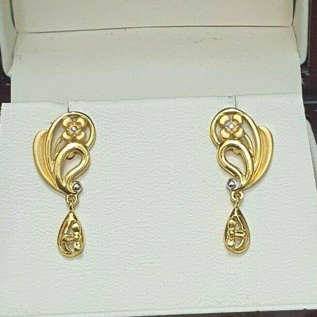 22ct Yellow Gold Flower Design Ladies Drop Earrings 3.2 Grams