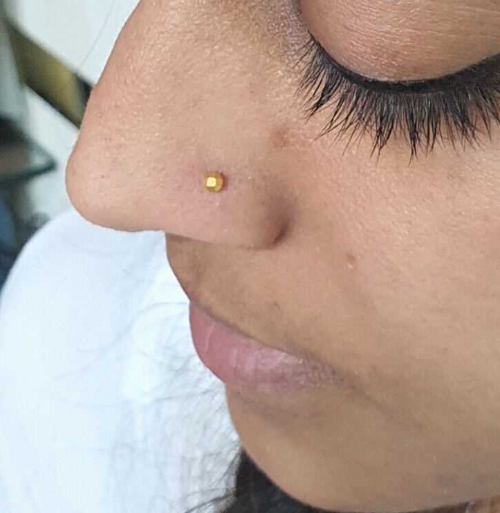 Single deals nose stud