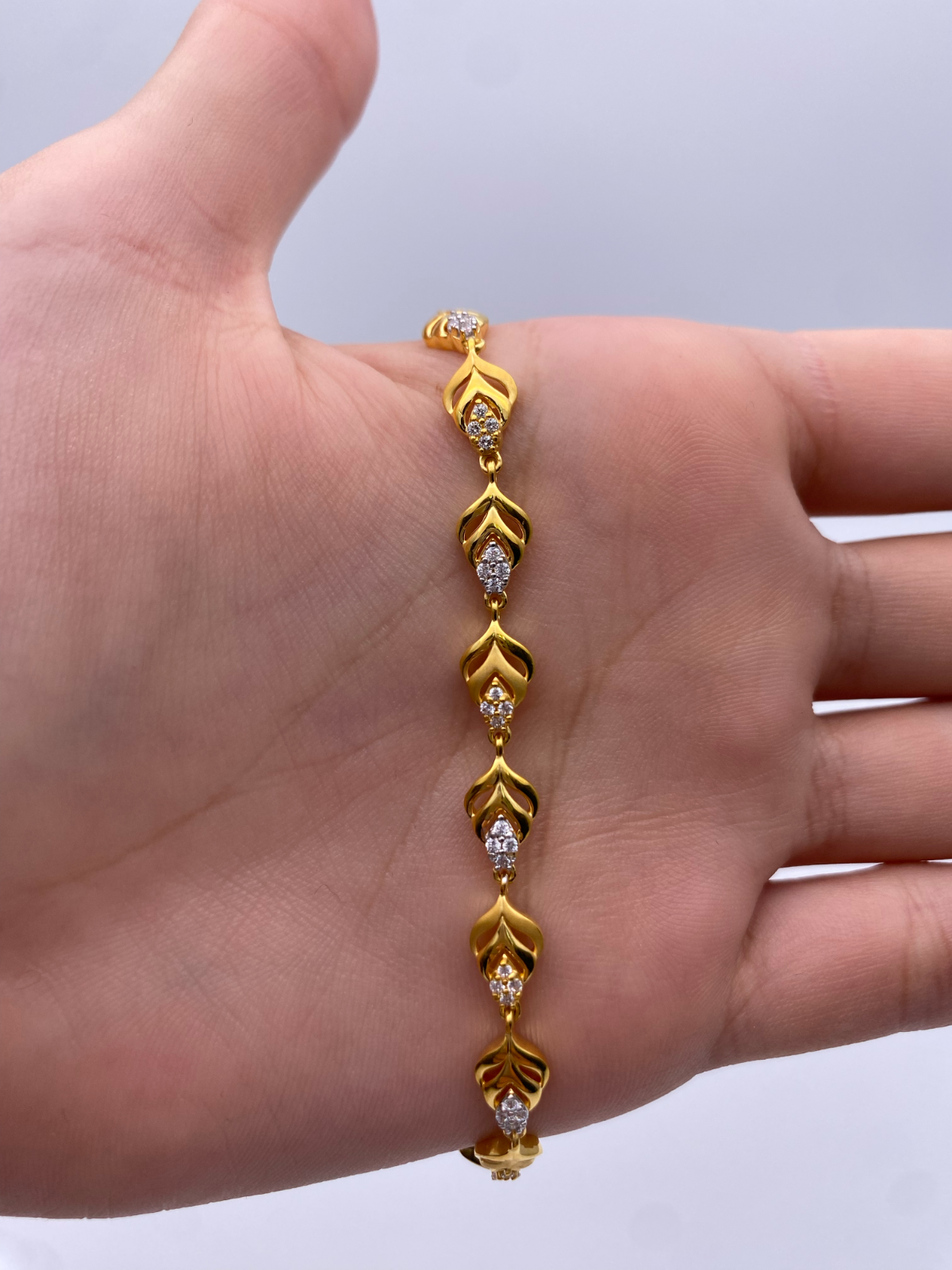 22ct Yellow Gold & CZ Fancy Ladies Bracelet 7 inches 916