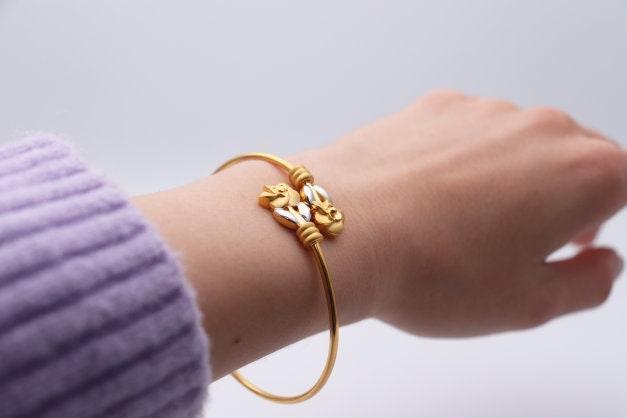 22k / 22ct Yellow Gold Flower Ladies Flexible Bangle/ Bracelet 916