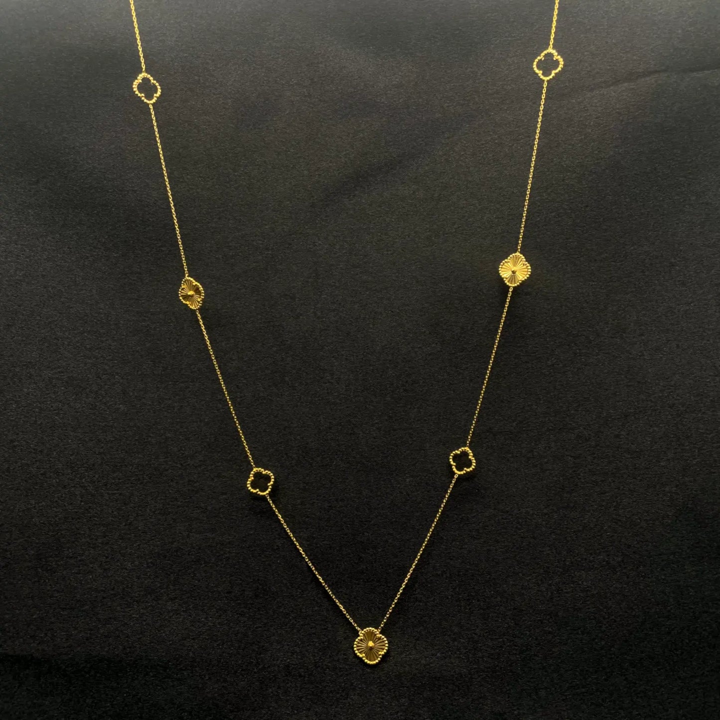 22ct Yellow Gold Clover Pendant Necklace Chain  28 Inches 