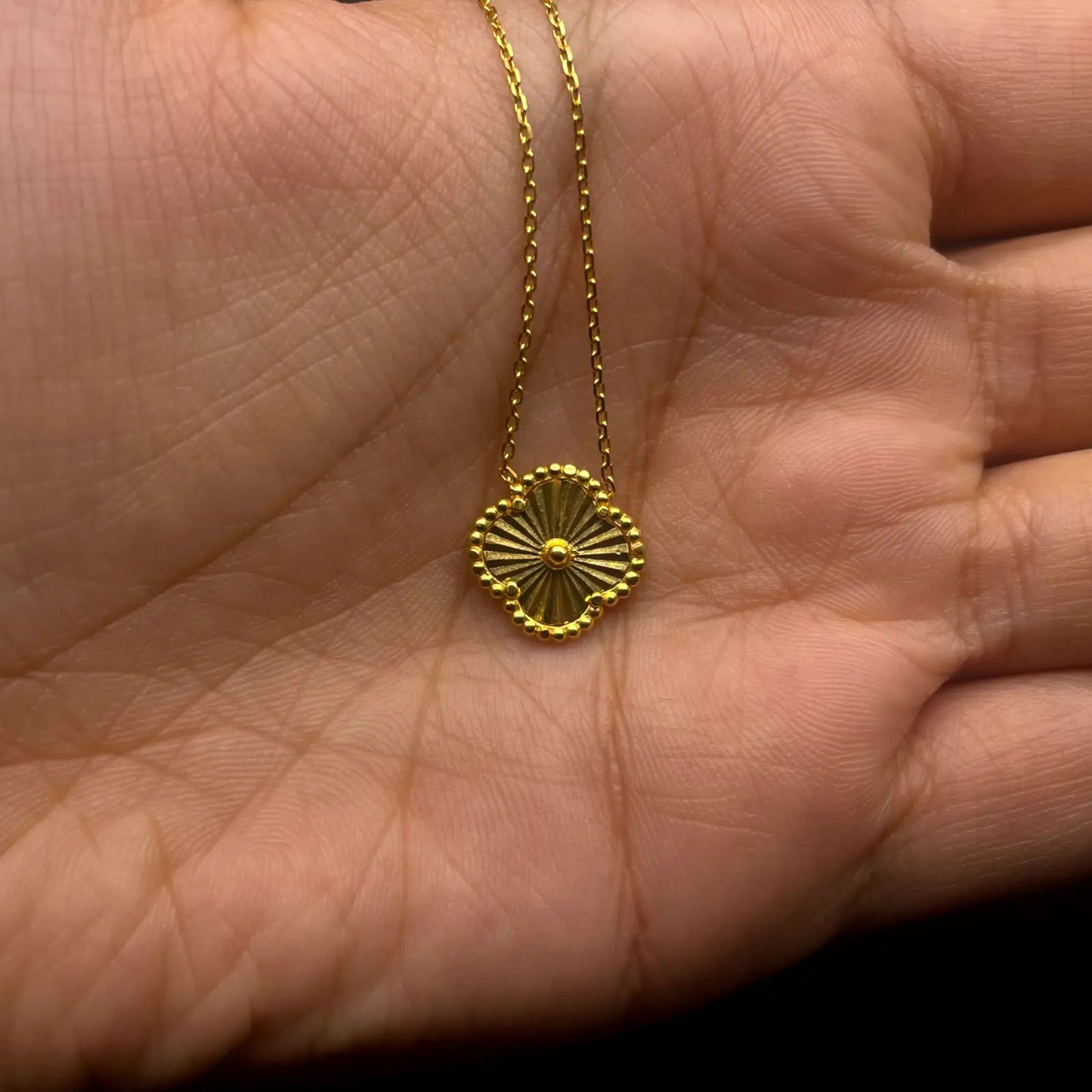 22ct Yellow Gold Clover Pendant Necklace Chain  28 Inches 