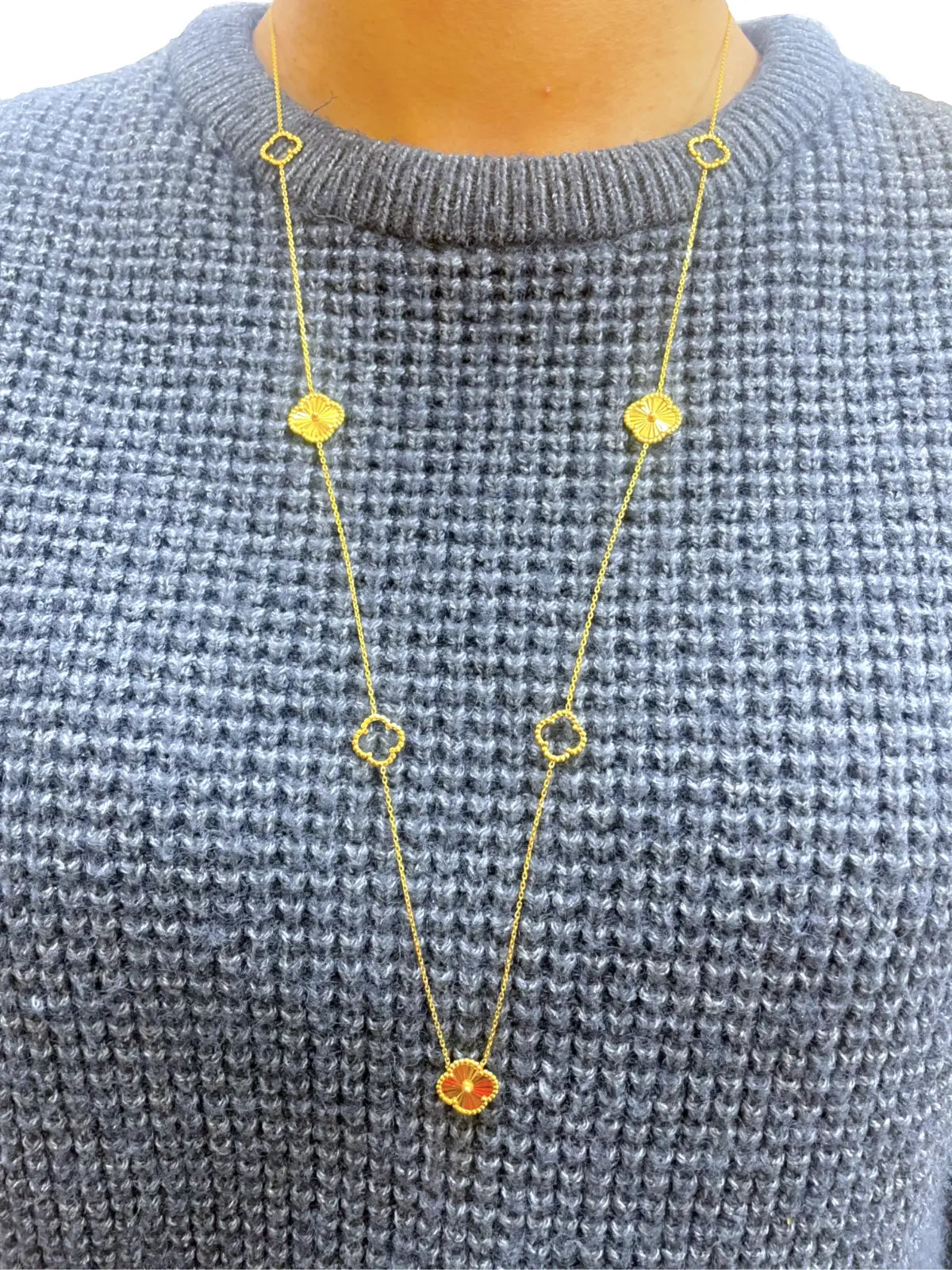 22ct Yellow Gold Clover Pendant Necklace Chain  28 Inches 