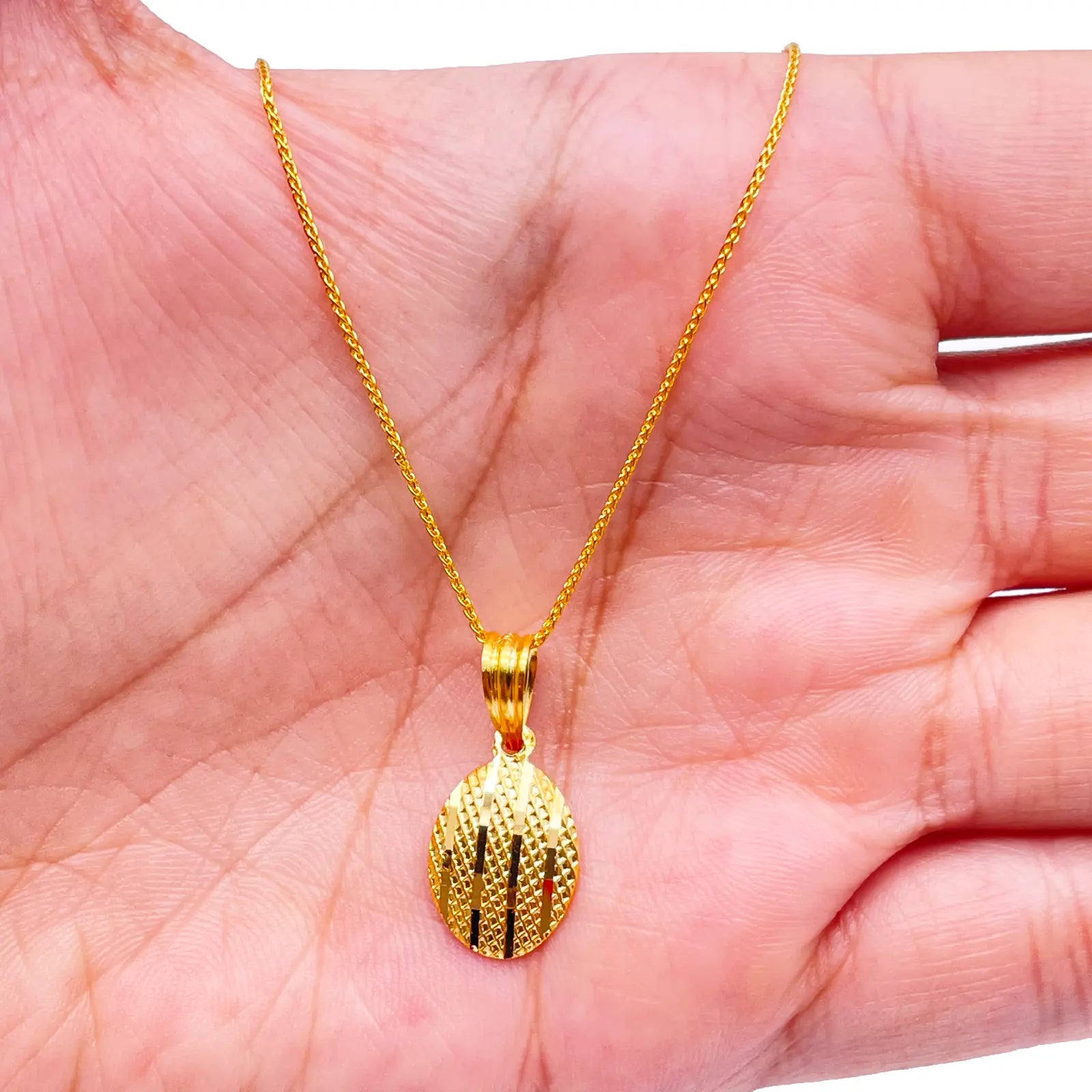 22ct Yellow Gold Diamond Cut Shiny Oval Pendant & Necklace 16''inches 