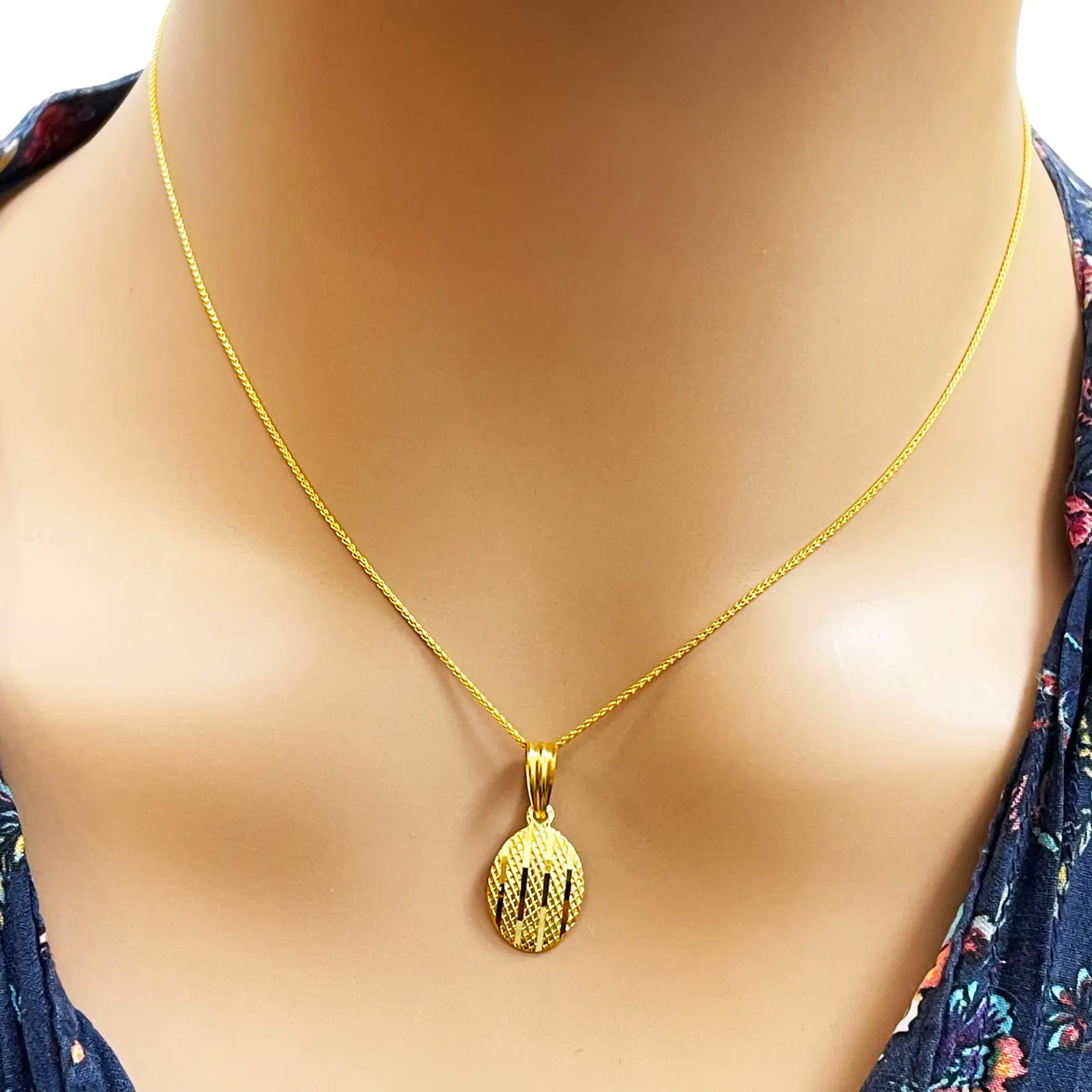 22ct Yellow Gold Diamond Cut Shiny Oval Pendant & Necklace 16''inches 