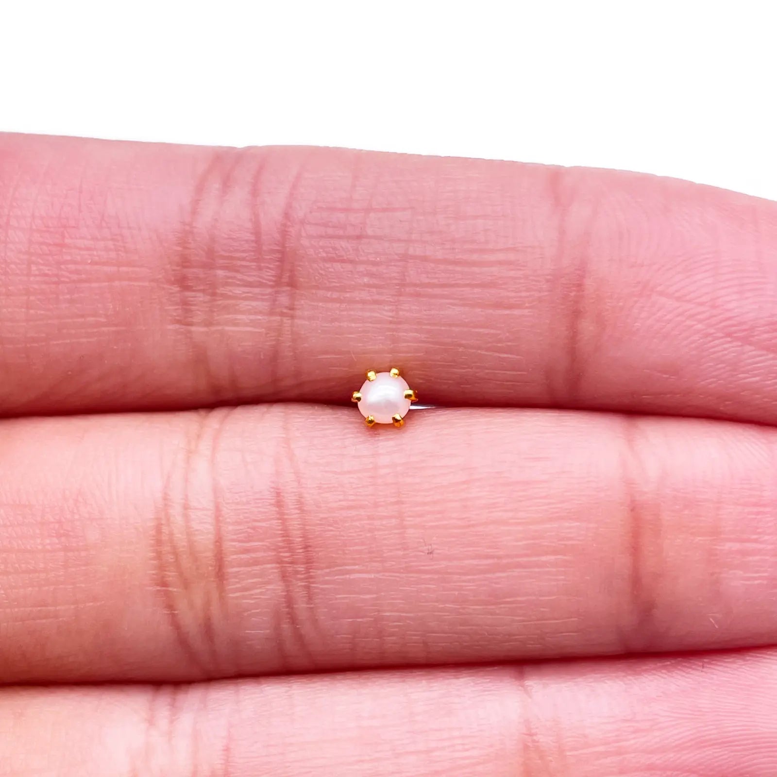 22ct Yellow Gold Freshwater Pearl Claw Single Nose Stud 3.9mm 
