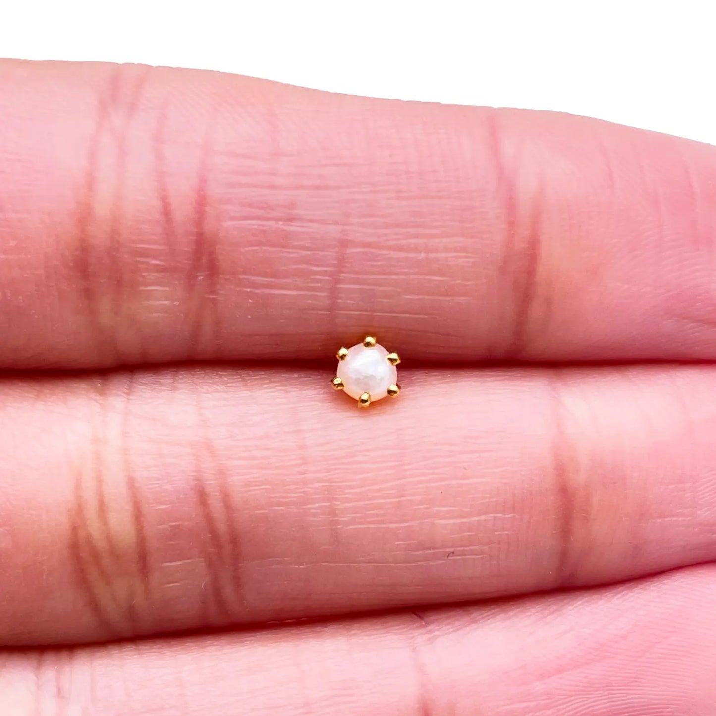 22ct Yellow Gold Freshwater Pearl Claw Single Nose Stud 4.1mm 