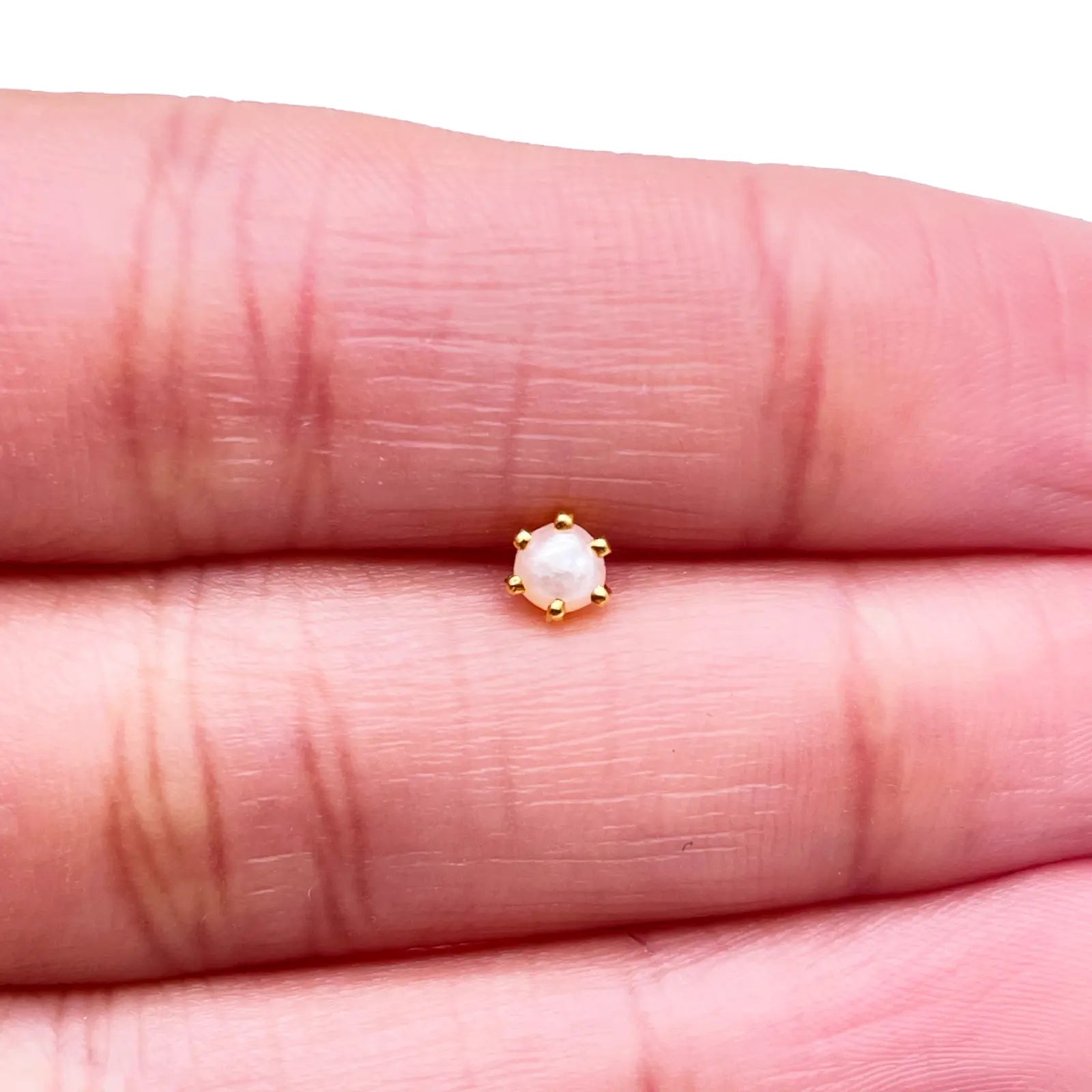 22ct Yellow Gold Freshwater Pearl Claw Single Nose Stud 4.1mm 
