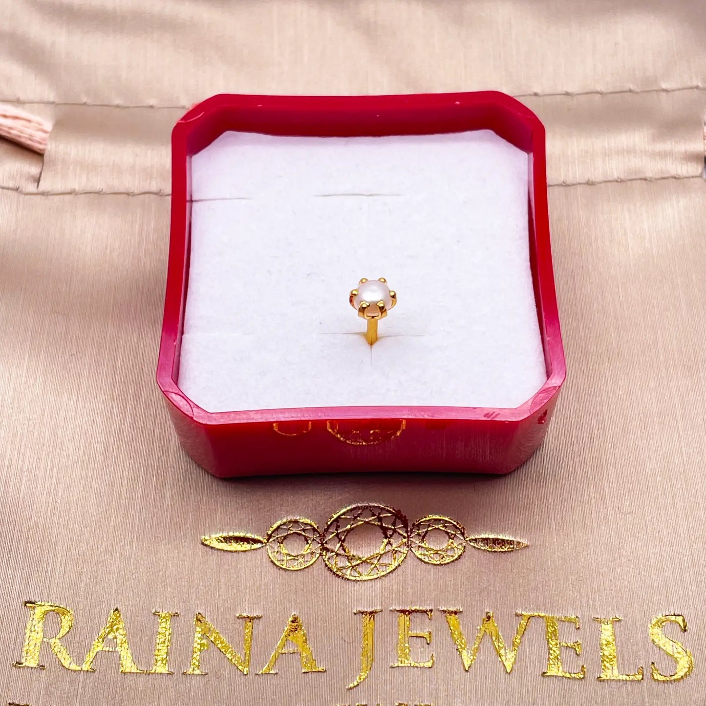 22ct Yellow Gold Freshwater Pearl Claw Single Nose Stud 4.6mm 