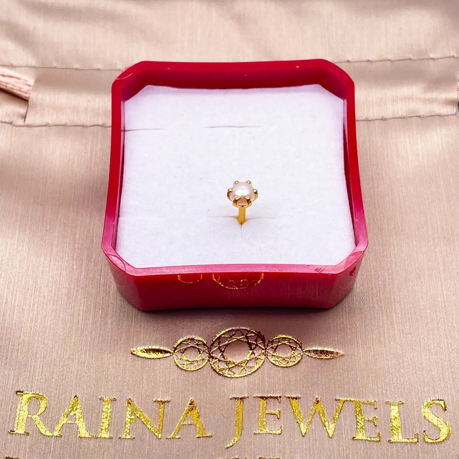 22ct Yellow Gold Freshwater Pearl Claw Single Nose Stud 4.6mm 