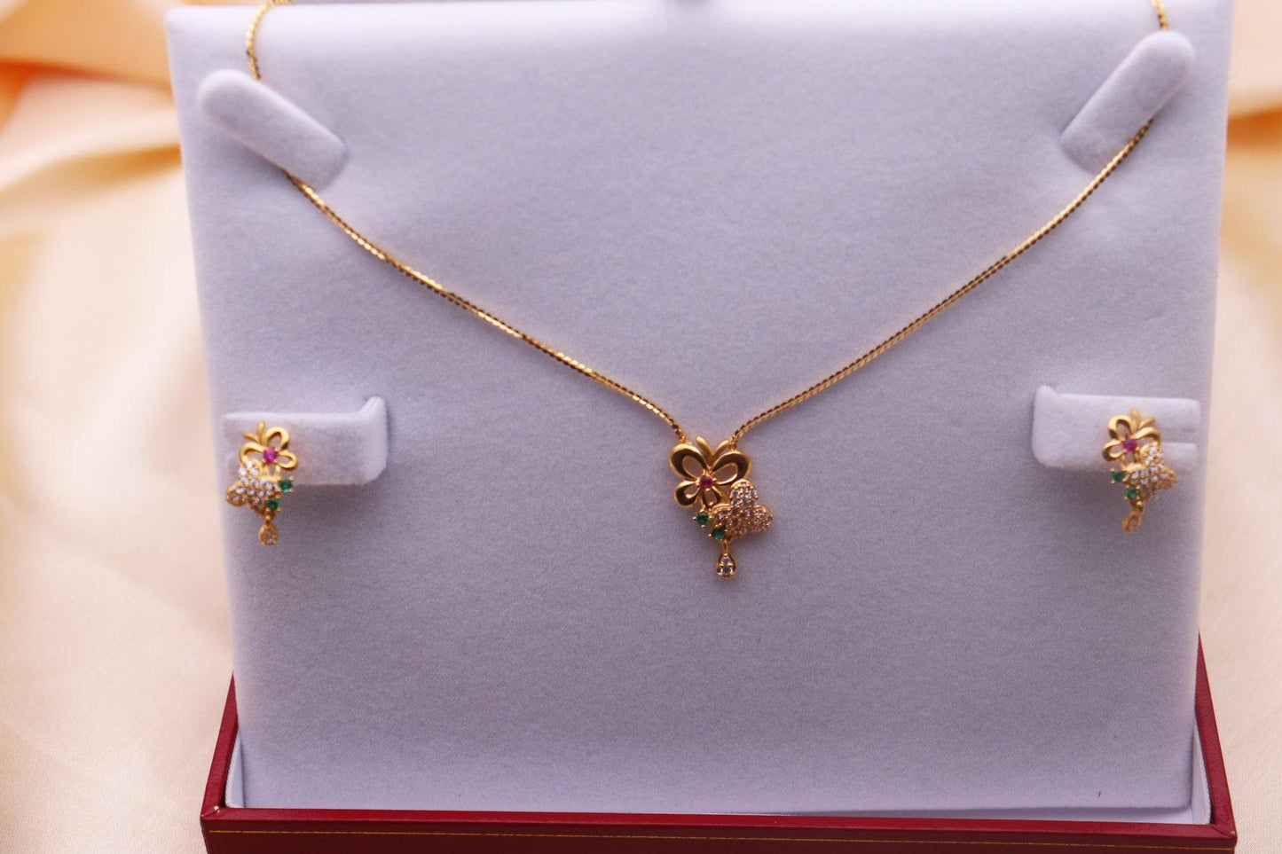 22ct Yellow Gold Ladies Necklace and Earrings Set 18'' inch