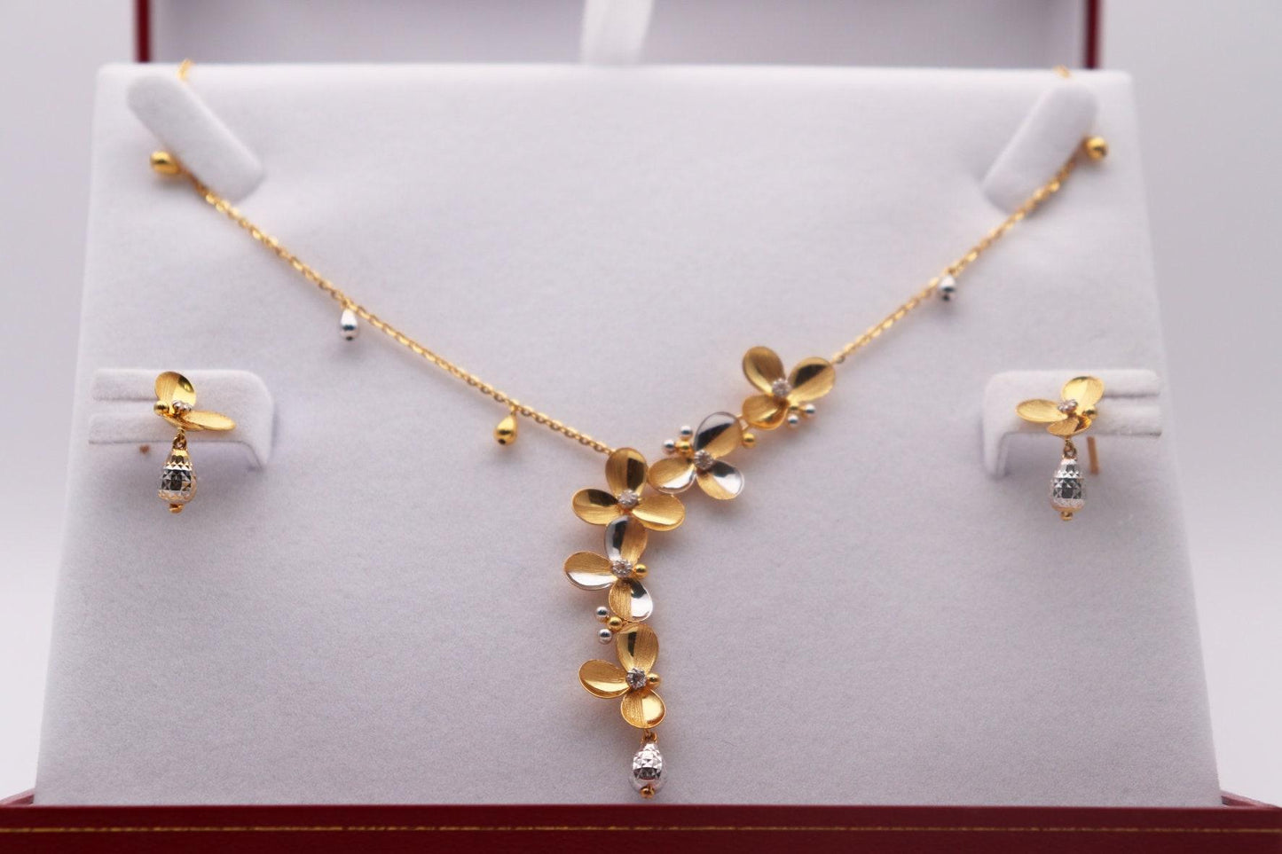 22ct Yellow Gold Ladies Necklace and Earrings Set