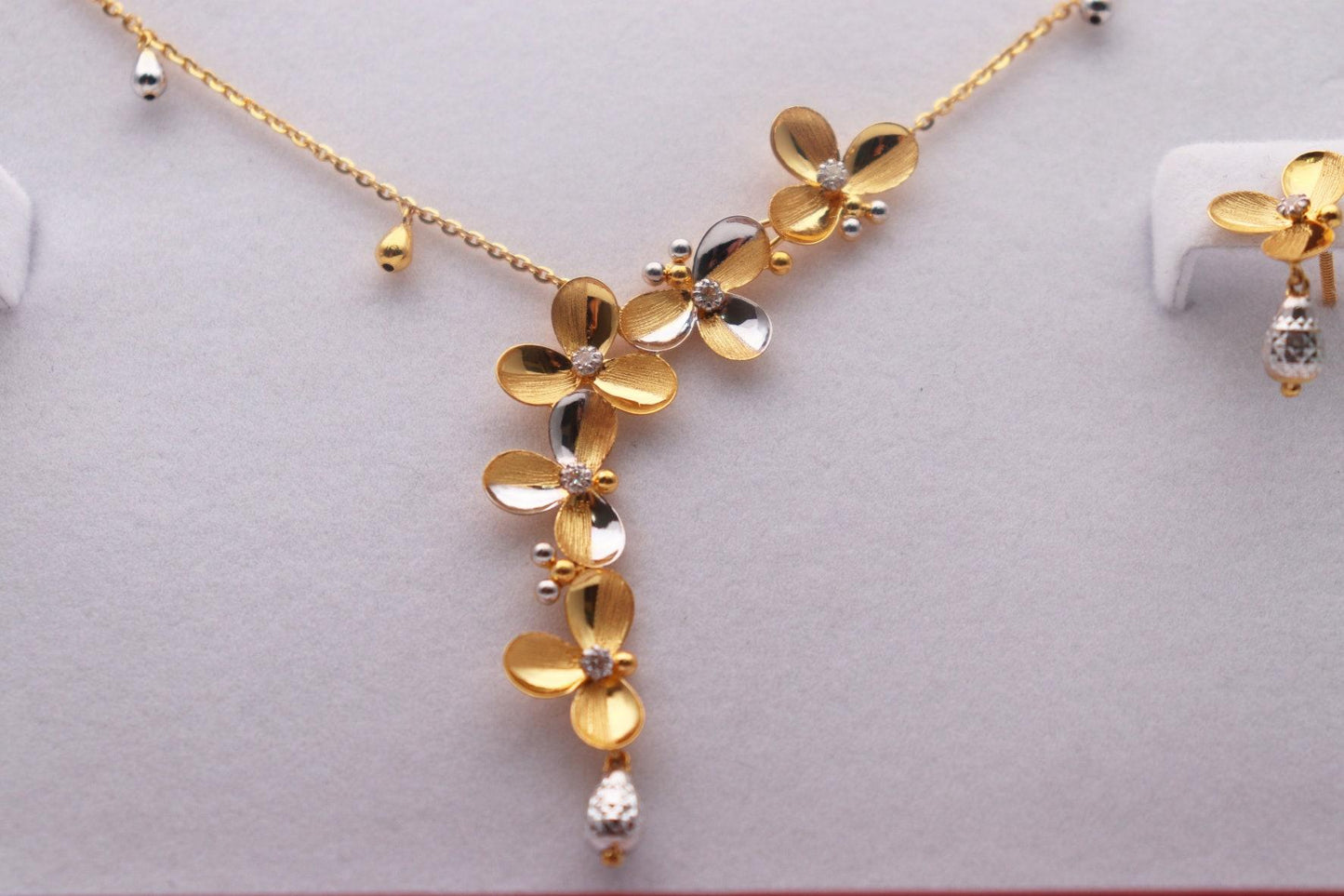 22ct Yellow Gold Ladies Necklace and Earrings Set