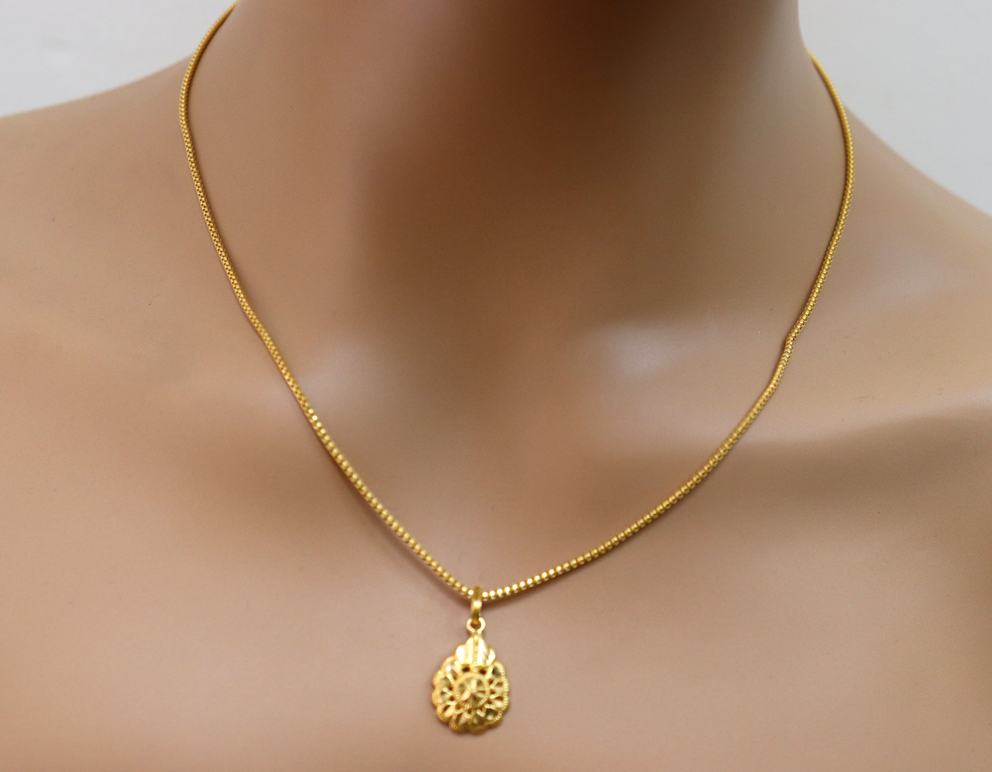 22ct Plain Yellow Gold Fancy Pendant with Chain Necklace 20'' inches