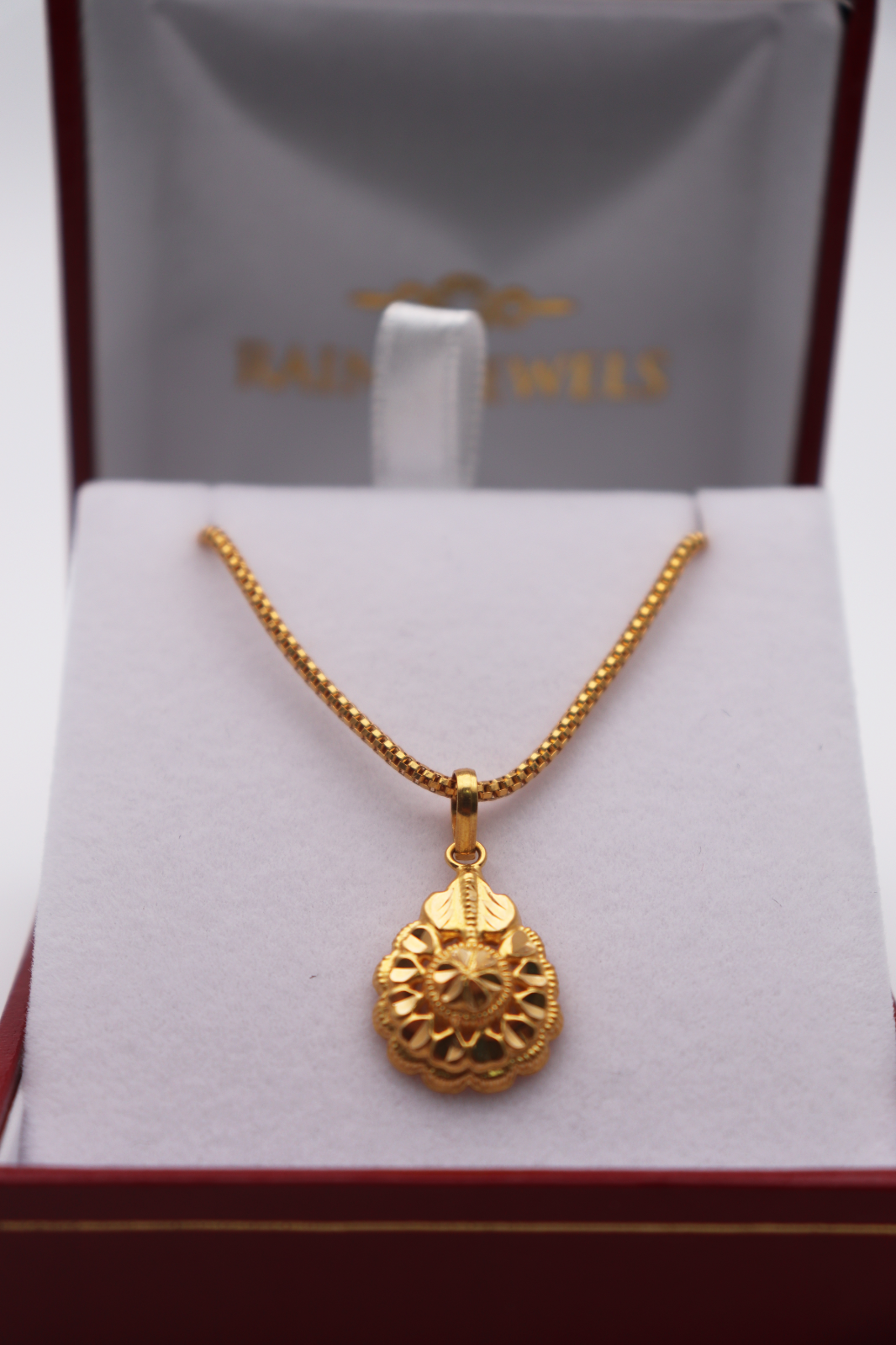 22ct Plain Yellow Gold Fancy Pendant with Chain Necklace 20'' inches