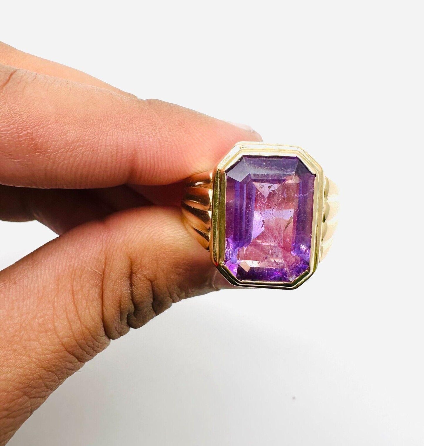 14ct Yellow Gold  Amethyst Signet Men's ring 8.38gm