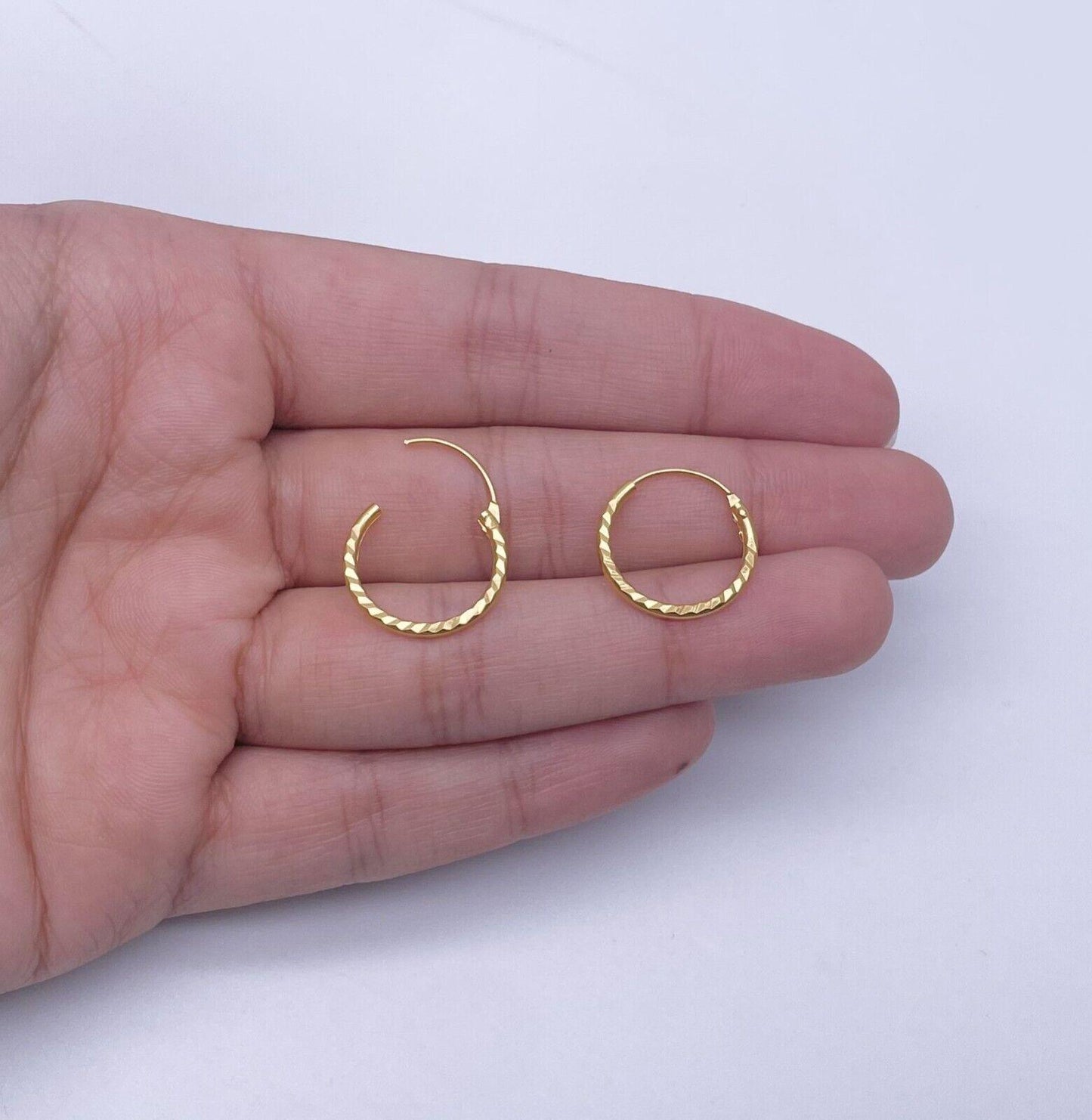 22ct Yellow Gold Pair Of Diamond Cut Hoop Earrings 15mm