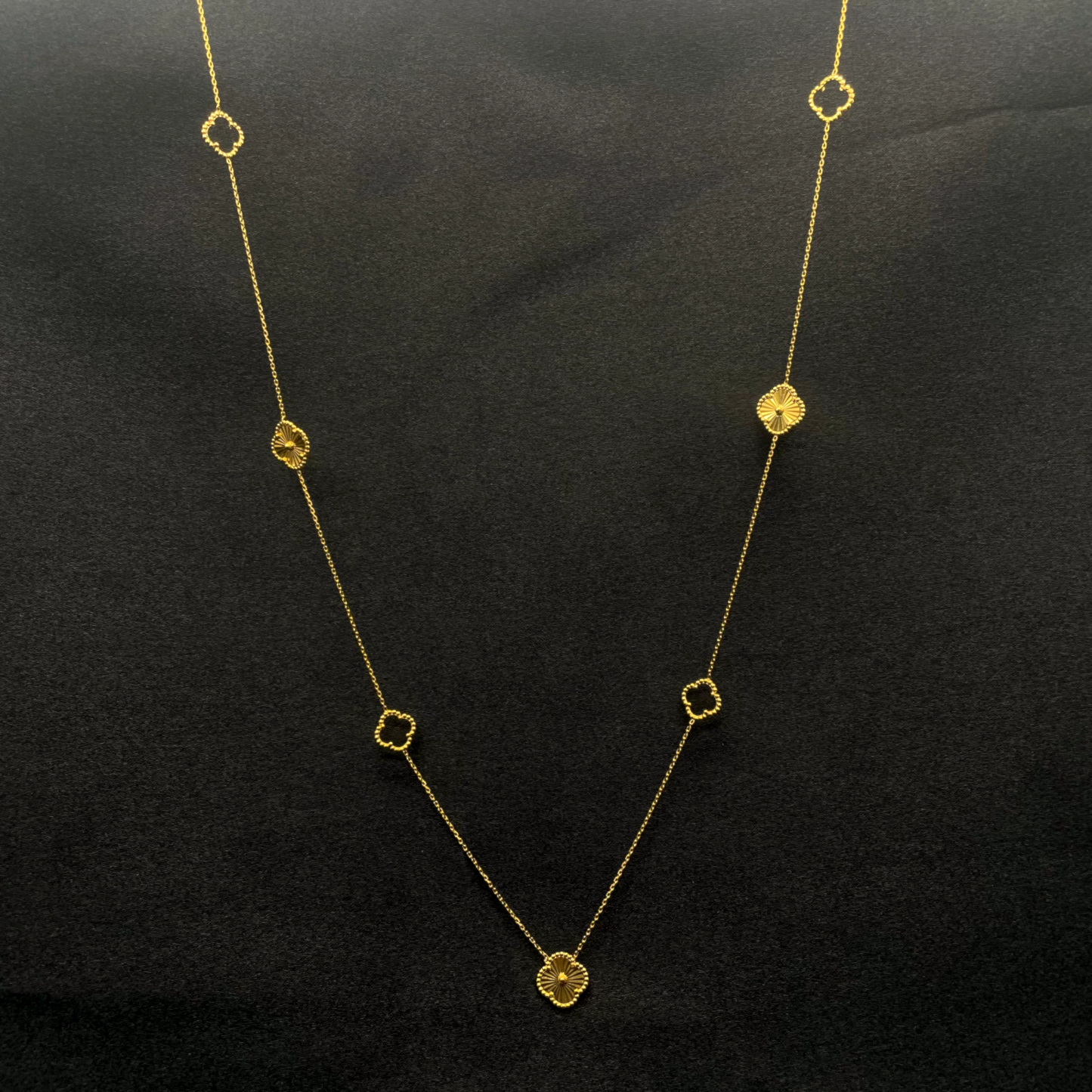 22ct Yellow Gold Clover Pendant Necklace Chain  28