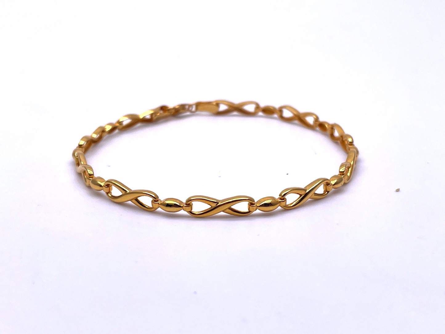 22ct Yellow Gold Flat High Polished Infinity Style Bracelet 7.2'' inches